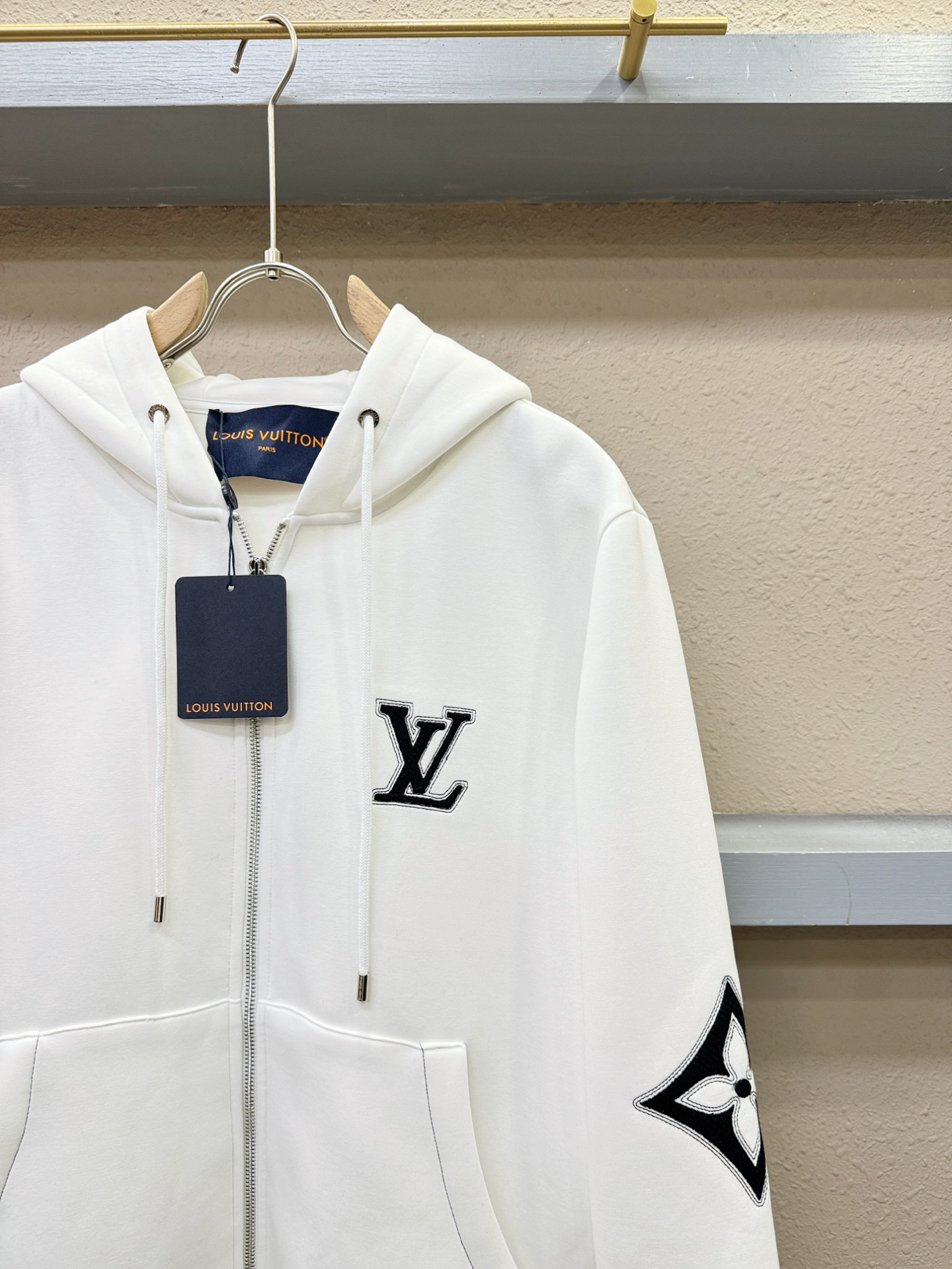 LV路易威登 2025秋冬新款外套开衫，原单狠货 开衫。欧洲专柜同步，上身更随意大方，专柜原版五金奢华高