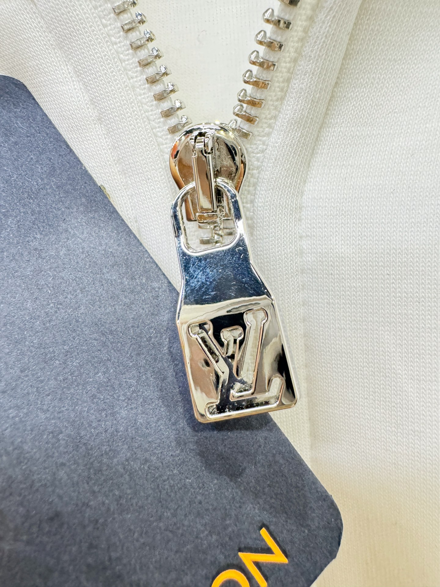 LV路易威登 2025秋冬新款外套开衫，原单狠货 开衫。欧洲专柜同步，上身更随意大方，专柜原版五金奢华高