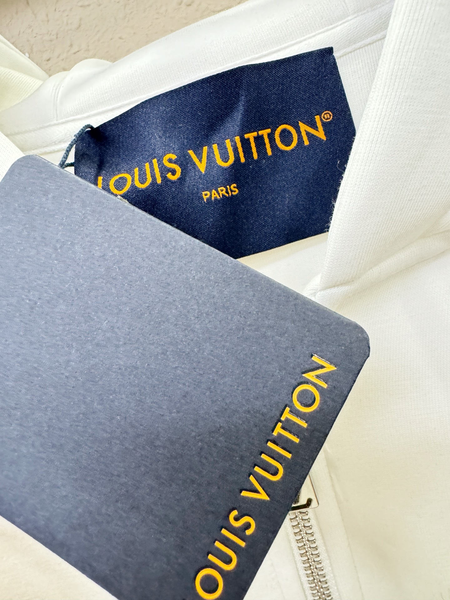 LV路易威登 2025秋冬新款外套开衫，原单狠货 开衫。欧洲专柜同步，上身更随意大方，专柜原版五金奢华高