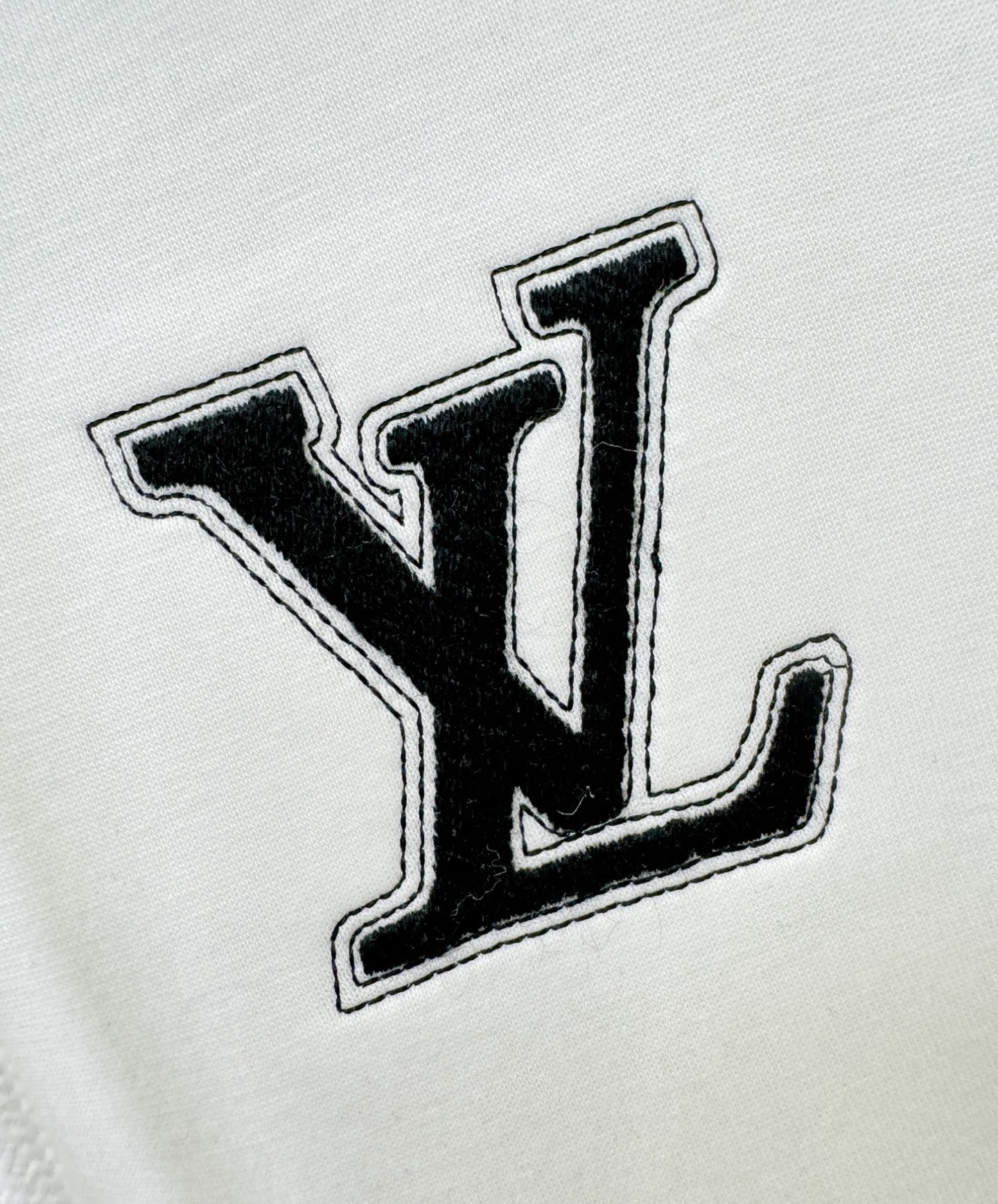 LV路易威登 2025秋冬新款外套开衫，原单狠货 开衫。欧洲专柜同步，上身更随意大方，专柜原版五金奢华高