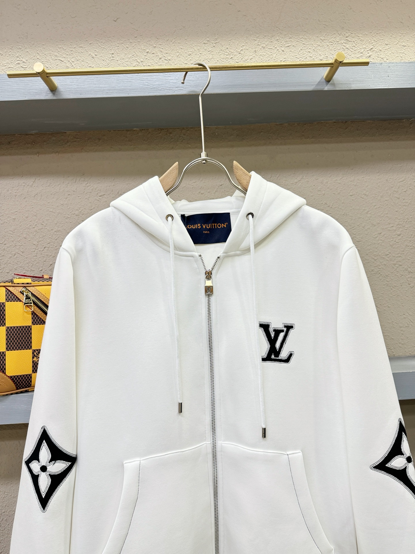 LV路易威登 2025秋冬新款外套开衫，原单狠货 开衫。欧洲专柜同步，上身更随意大方，专柜原版五金奢华高