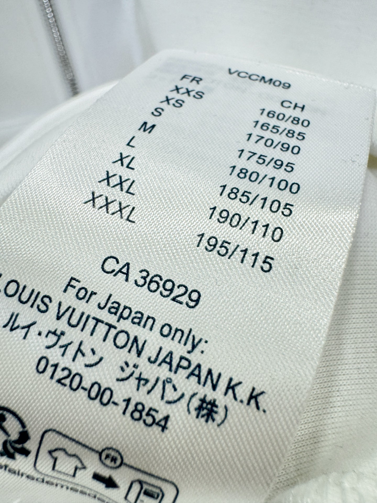 LV路易威登 2025秋冬新款外套开衫，原单狠货 开衫。欧洲专柜同步，上身更随意大方，专柜原版五金奢华高