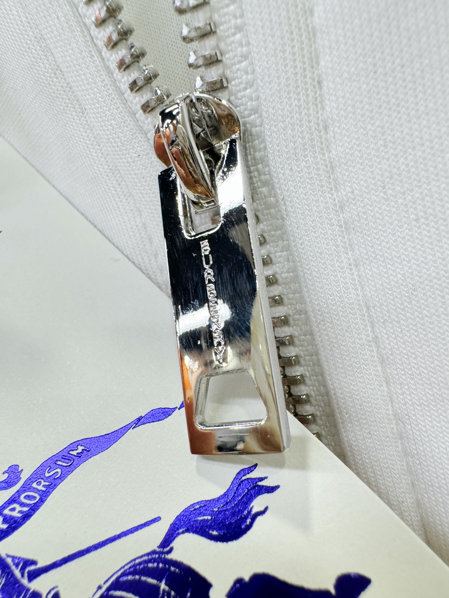 BURBERRY巴宝莉 2025秋冬新款外套开衫，原单狠货 开衫。欧洲专柜同步，上身更随意大方，专柜原版