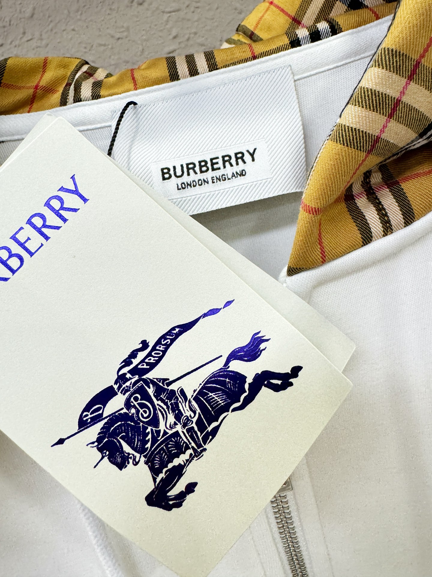 BURBERRY巴宝莉 2025秋冬新款外套开衫，原单狠货 开衫。欧洲专柜同步，上身更随意大方，专柜原版