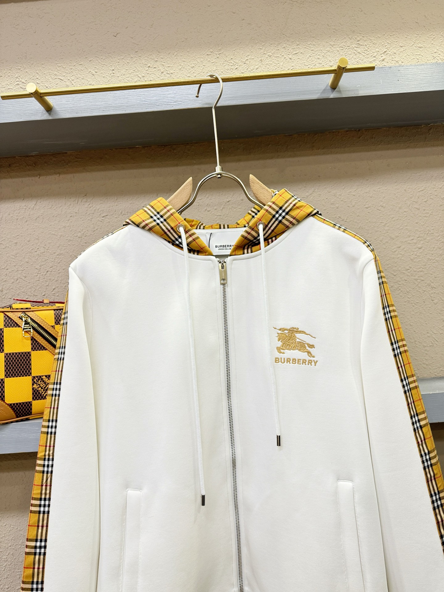 BURBERRY巴宝莉 2025秋冬新款外套开衫，原单狠货 开衫。欧洲专柜同步，上身更随意大方，专柜原版