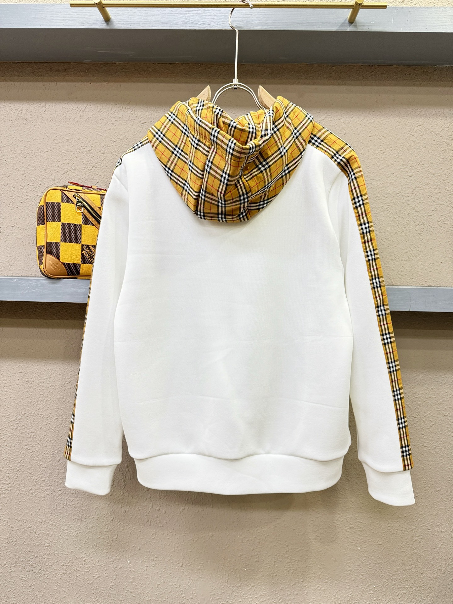 BURBERRY巴宝莉 2025秋冬新款外套开衫，原单狠货 开衫。欧洲专柜同步，上身更随意大方，专柜原版