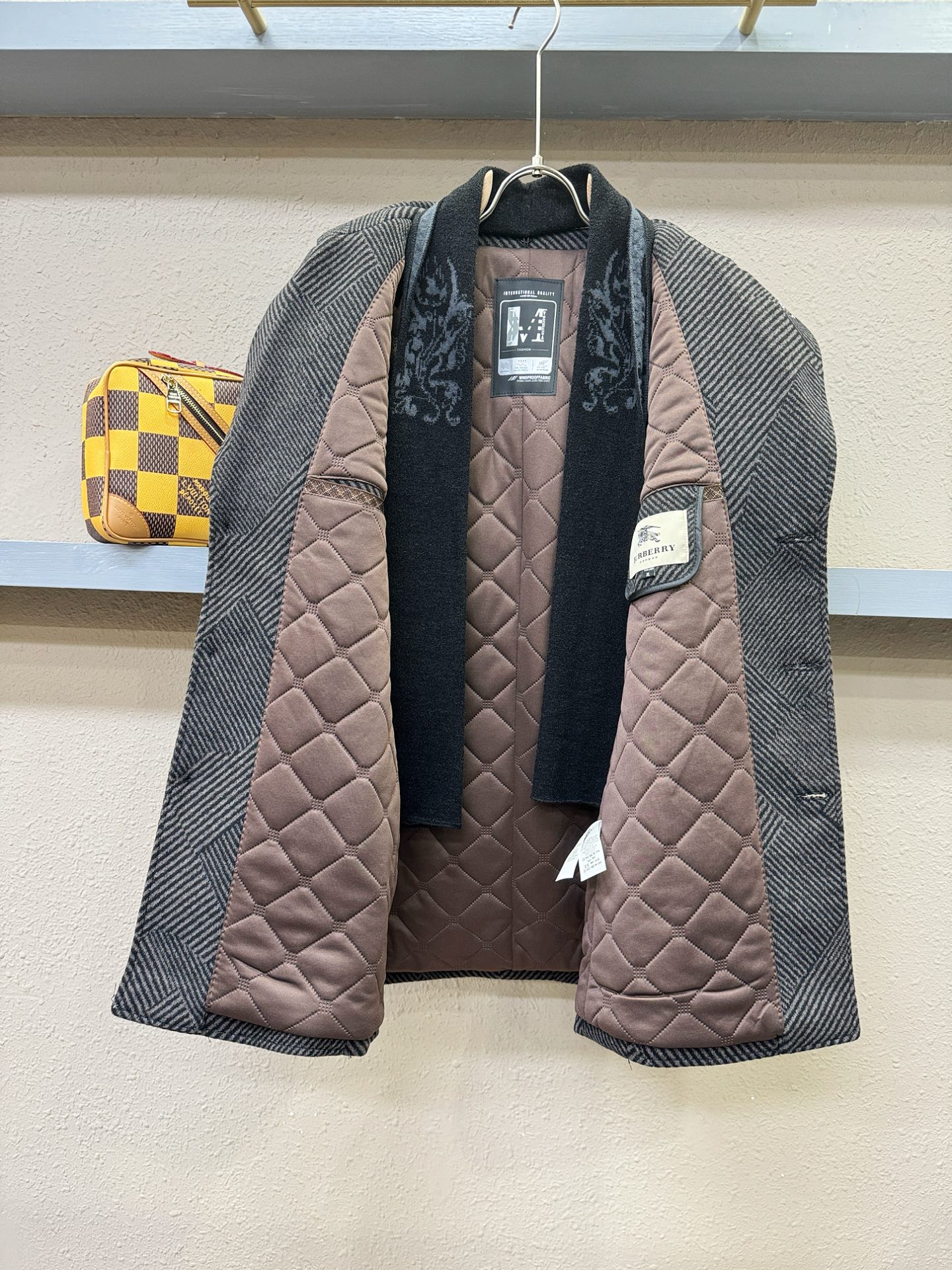 BURBERRY巴宝莉 25ss秋冬新款羊绒大衣外套，超A原单外套！甄选顶级羊绒打造。搭配经典Logo设