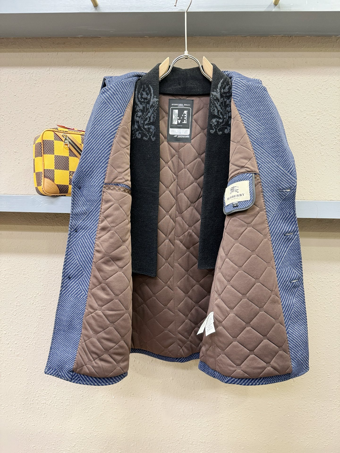 BURBERRY巴宝莉 25ss秋冬新款羊绒大衣外套，超A原单外套！甄选顶级羊绒打造。搭配经典Logo设