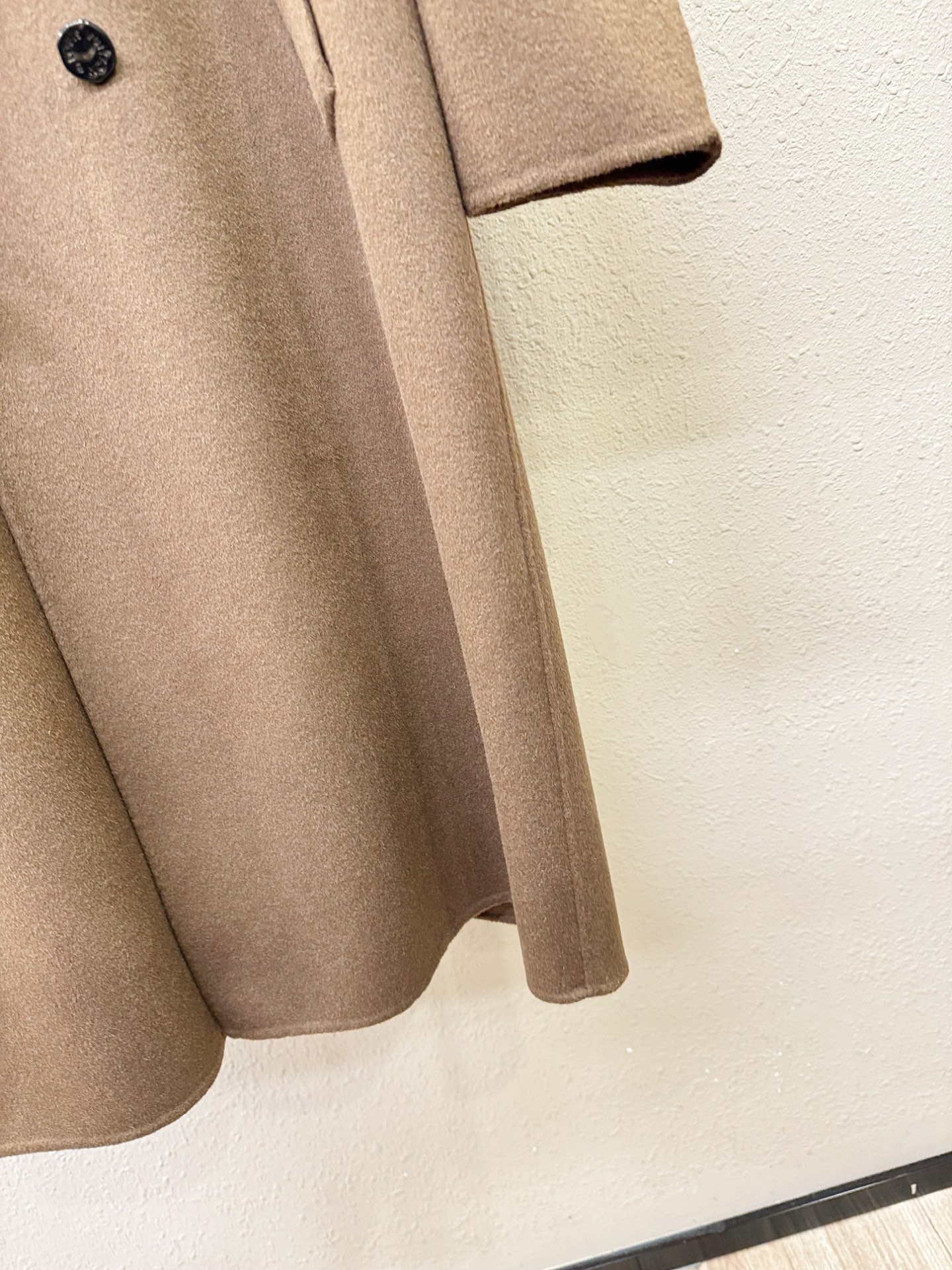 LV路易威登 25ss秋冬新款羊绒大衣外套，超A原单外套！甄选顶级羊绒打造。搭配经典Logo设计，高端典