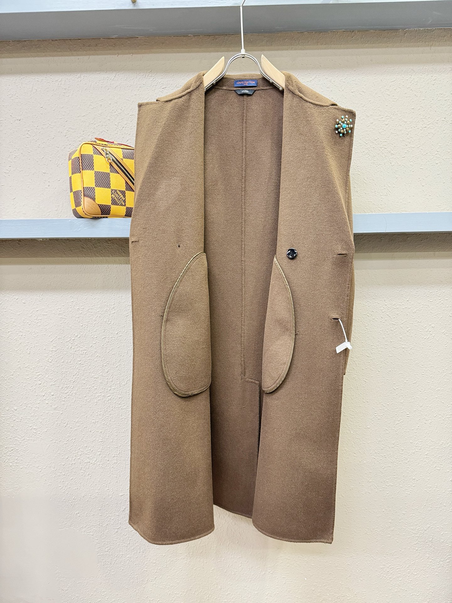 LV路易威登 25ss秋冬新款羊绒大衣外套，超A原单外套！甄选顶级羊绒打造。搭配经典Logo设计，高端典