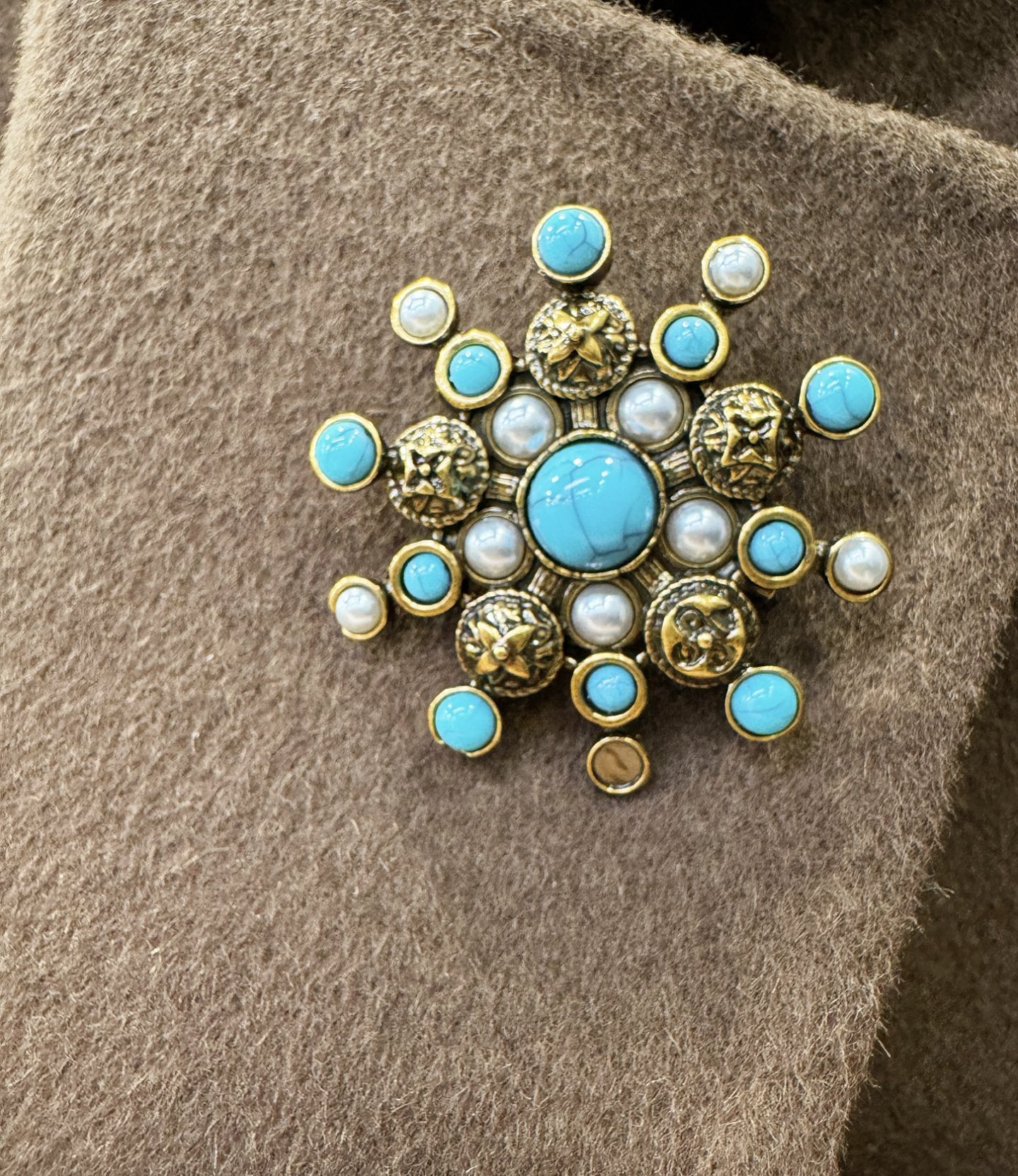 LV路易威登 25ss秋冬新款羊绒大衣外套，超A原单外套！甄选顶级羊绒打造。搭配经典Logo设计，高端典