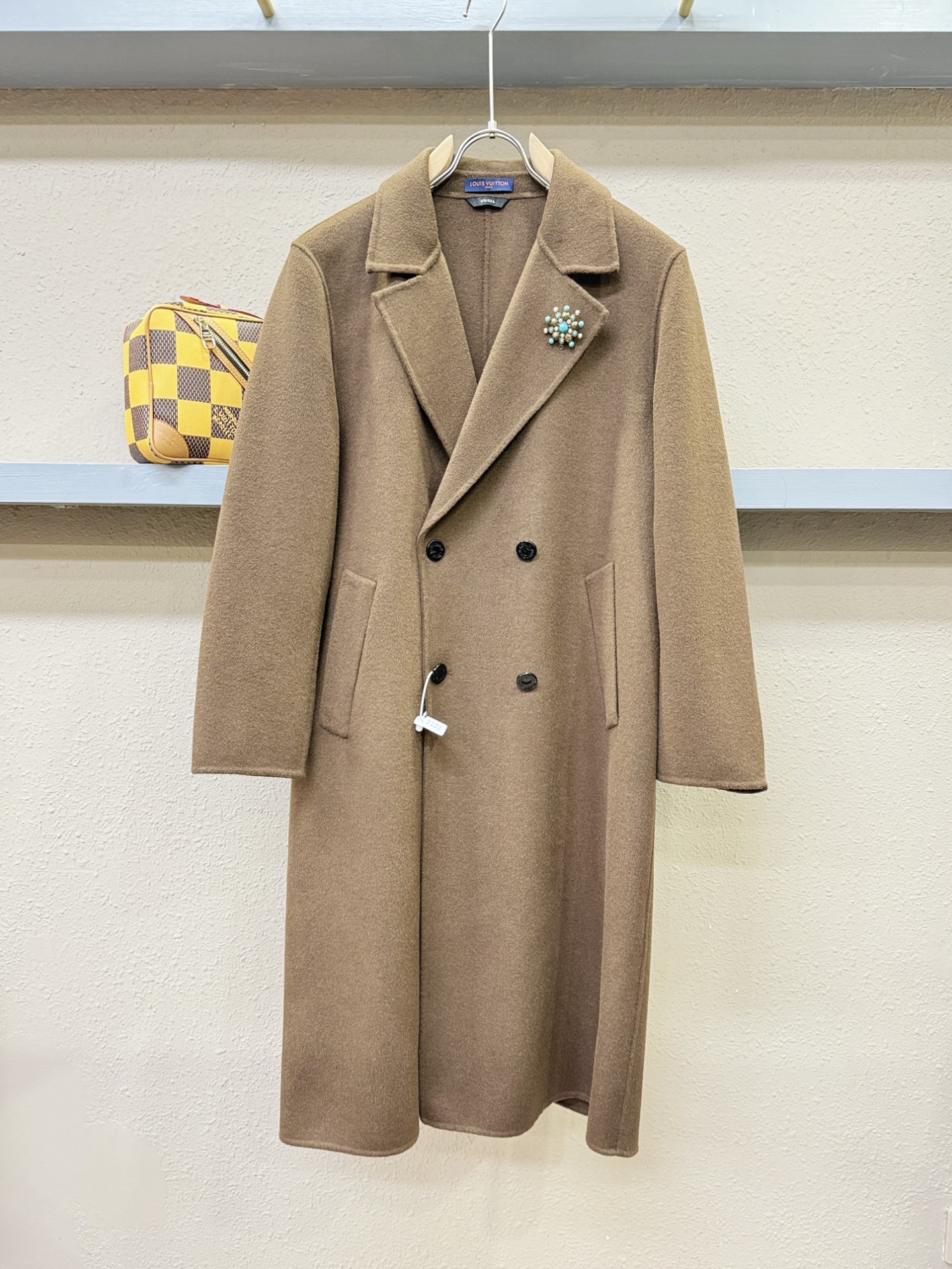 LV路易威登 25ss秋冬新款羊绒大衣外套，超A原单外套！甄选顶级羊绒打造。搭配经典Logo设计，高端典