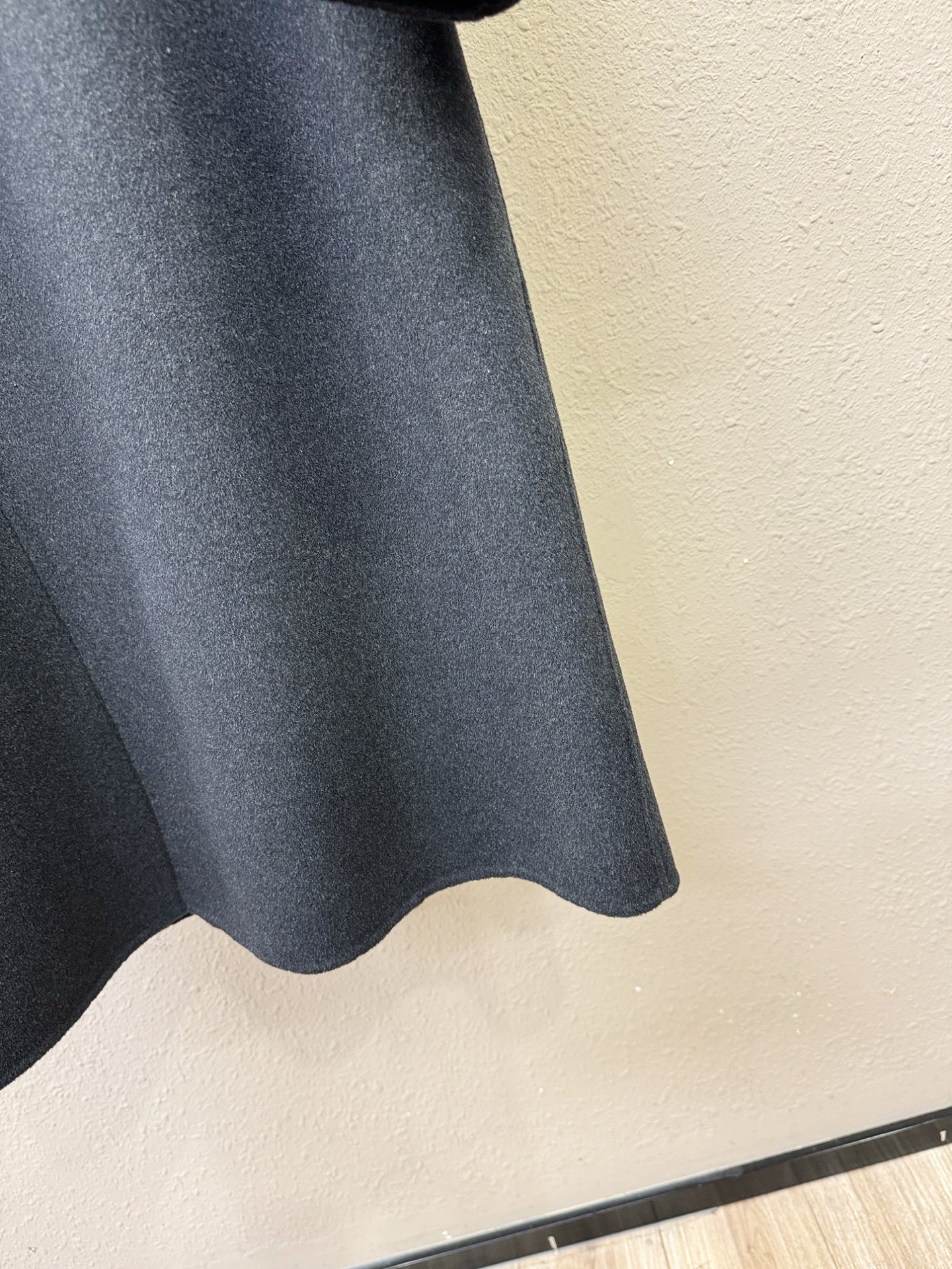 LV路易威登 25ss秋冬新款羊绒大衣外套，超A原单外套！甄选顶级羊绒打造。搭配经典Logo设计，高端典