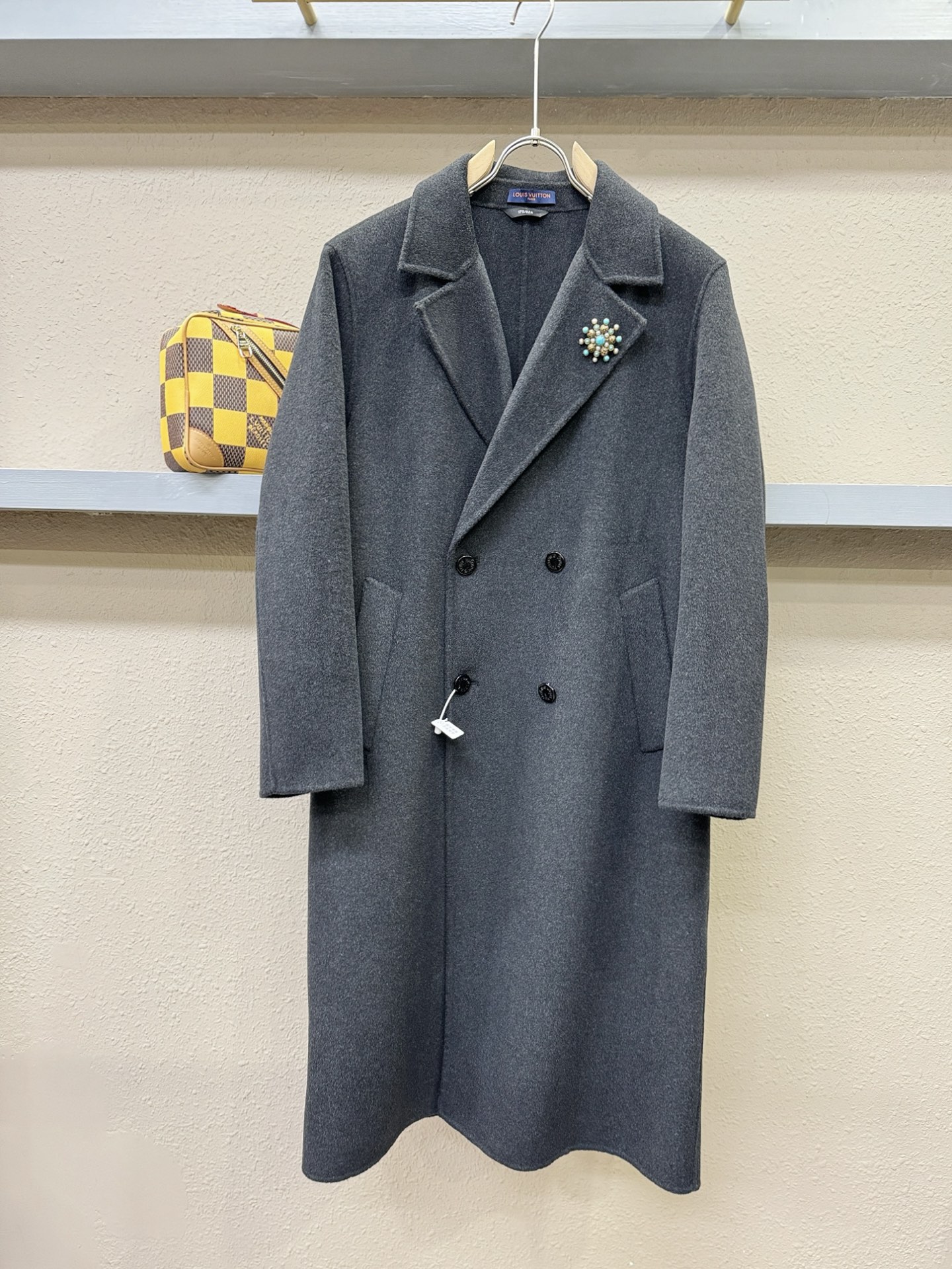LV路易威登 25ss秋冬新款羊绒大衣外套，超A原单外套！甄选顶级羊绒打造。搭配经典Logo设计，高端典