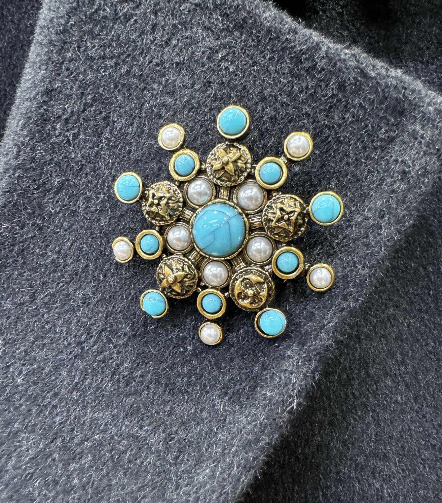 LV路易威登 25ss秋冬新款羊绒大衣外套，超A原单外套！甄选顶级羊绒打造。搭配经典Logo设计，高端典