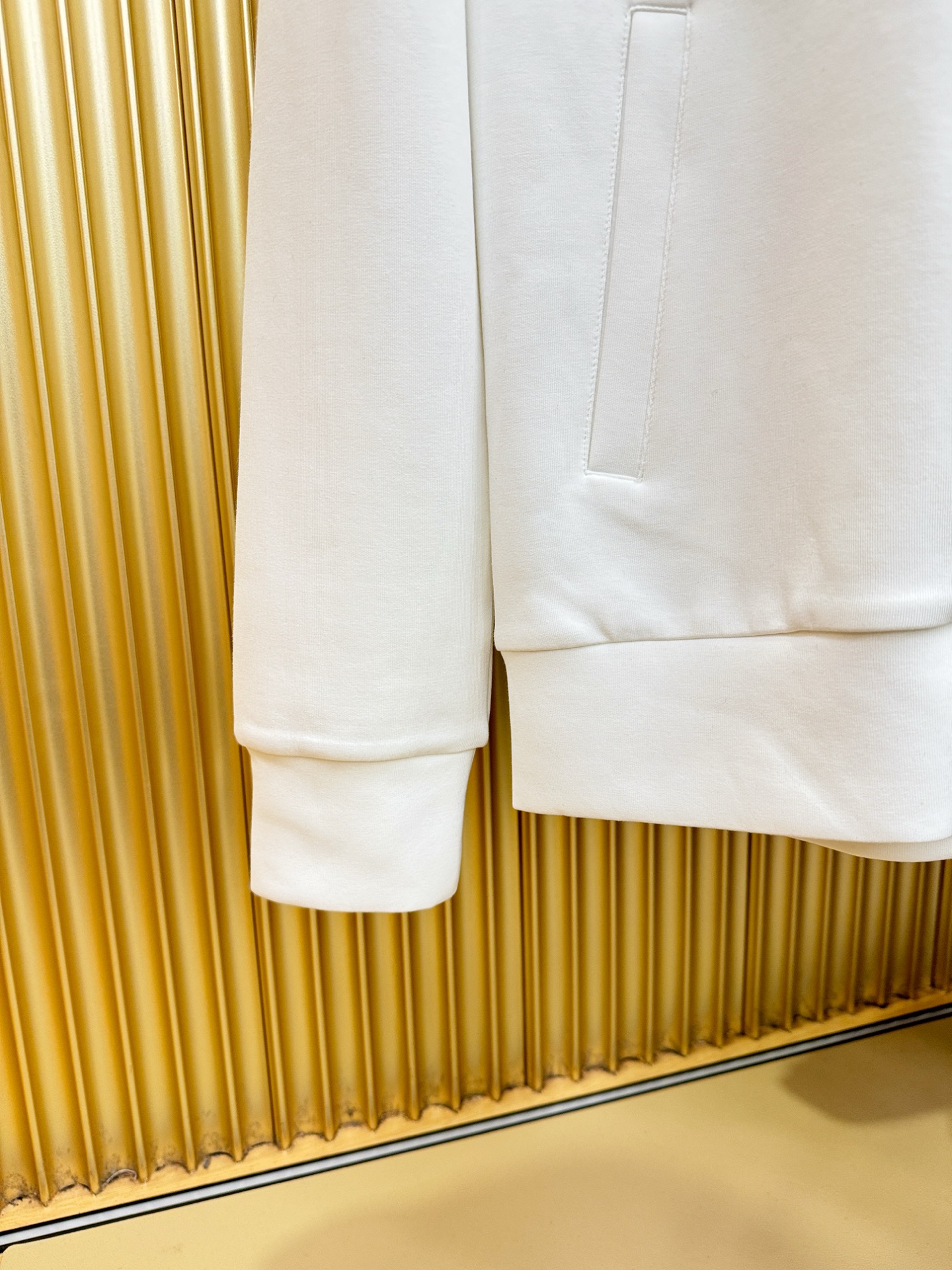 PRADA 普拉达 2025秋冬新款外套开衫，原单狠货 开衫。欧洲专柜同步，上身更随意大方，专柜原版五金