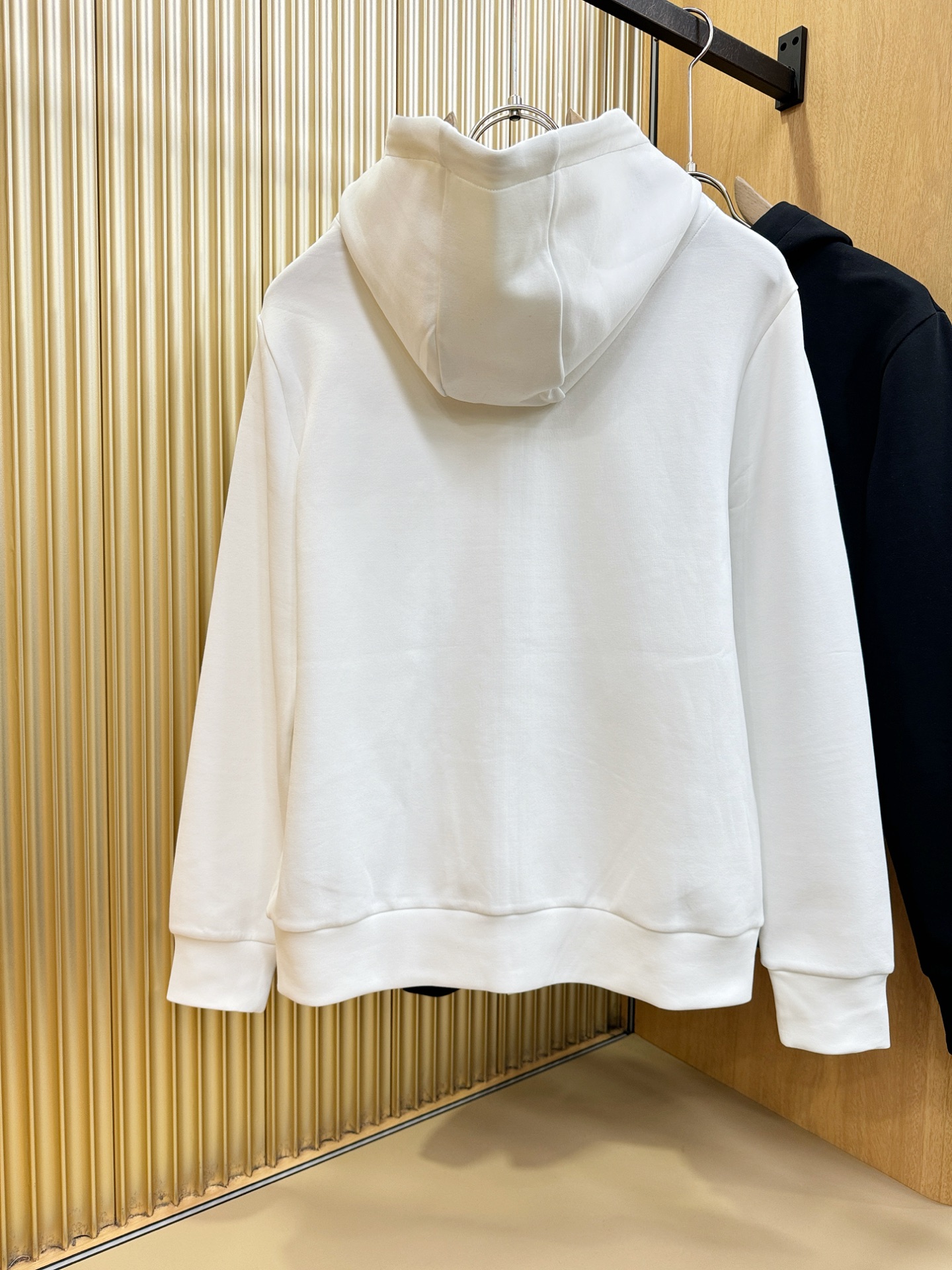 PRADA 普拉达 2025秋冬新款外套开衫，原单狠货 开衫。欧洲专柜同步，上身更随意大方，专柜原版五金