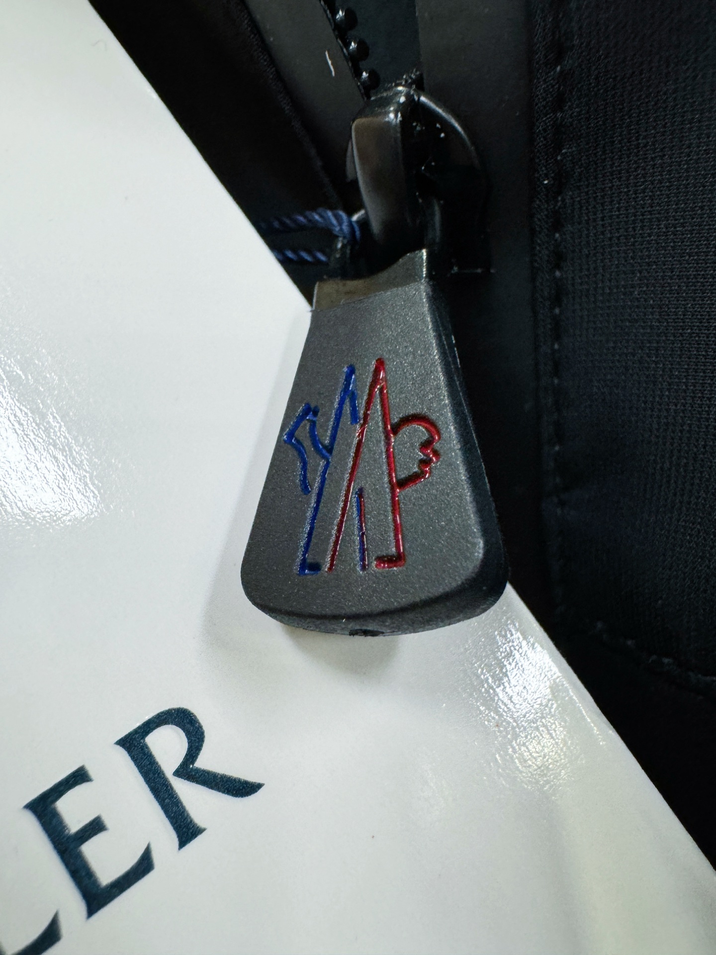 Moncler蒙口 2025秋冬新款夹克外套，原单狠货 意大利进口面料时尚夹克外套。欧洲专柜同步，上身更