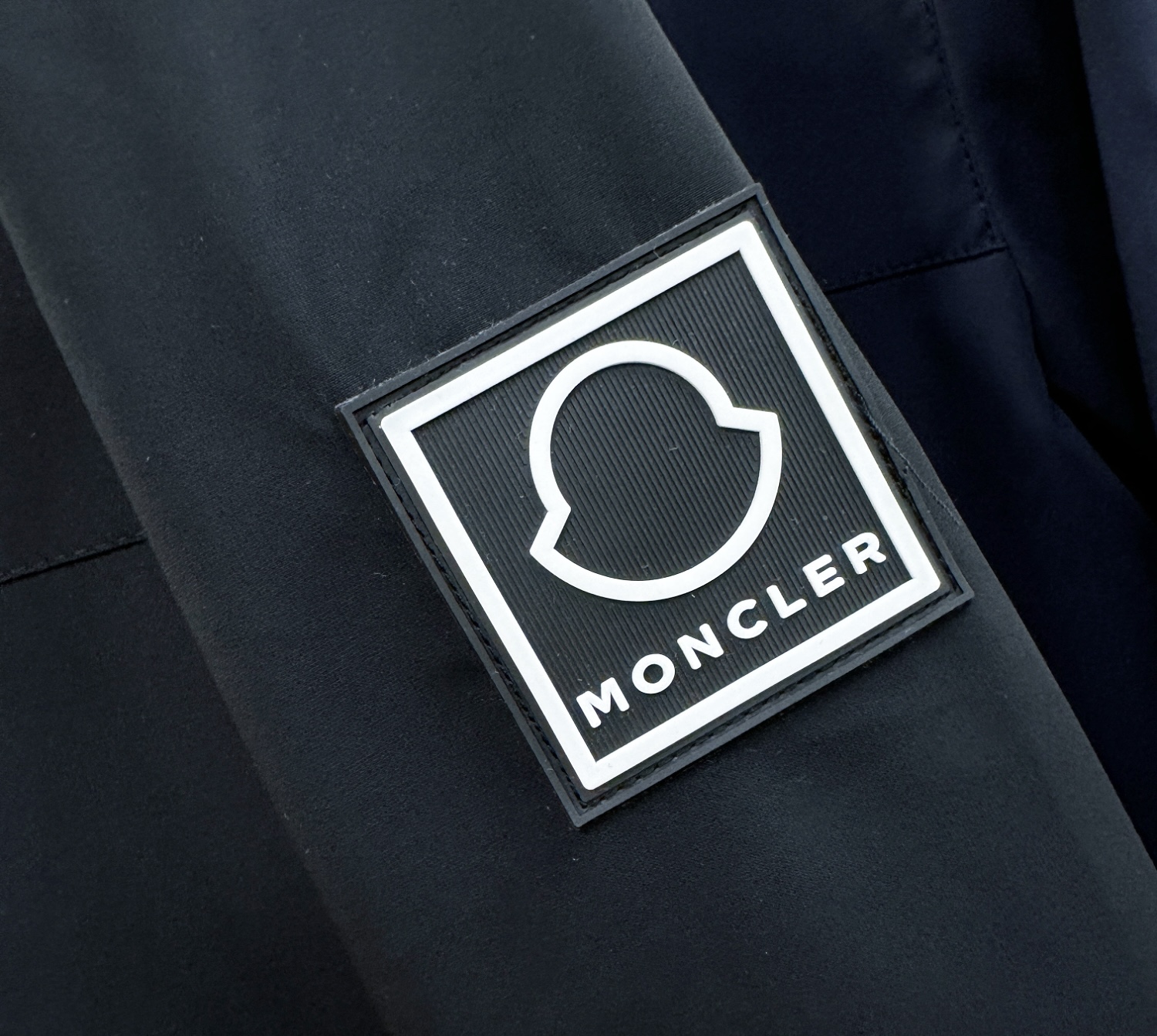 Moncler蒙口 2025秋冬新款夹克外套，原单狠货 意大利进口面料时尚夹克外套。欧洲专柜同步，上身更