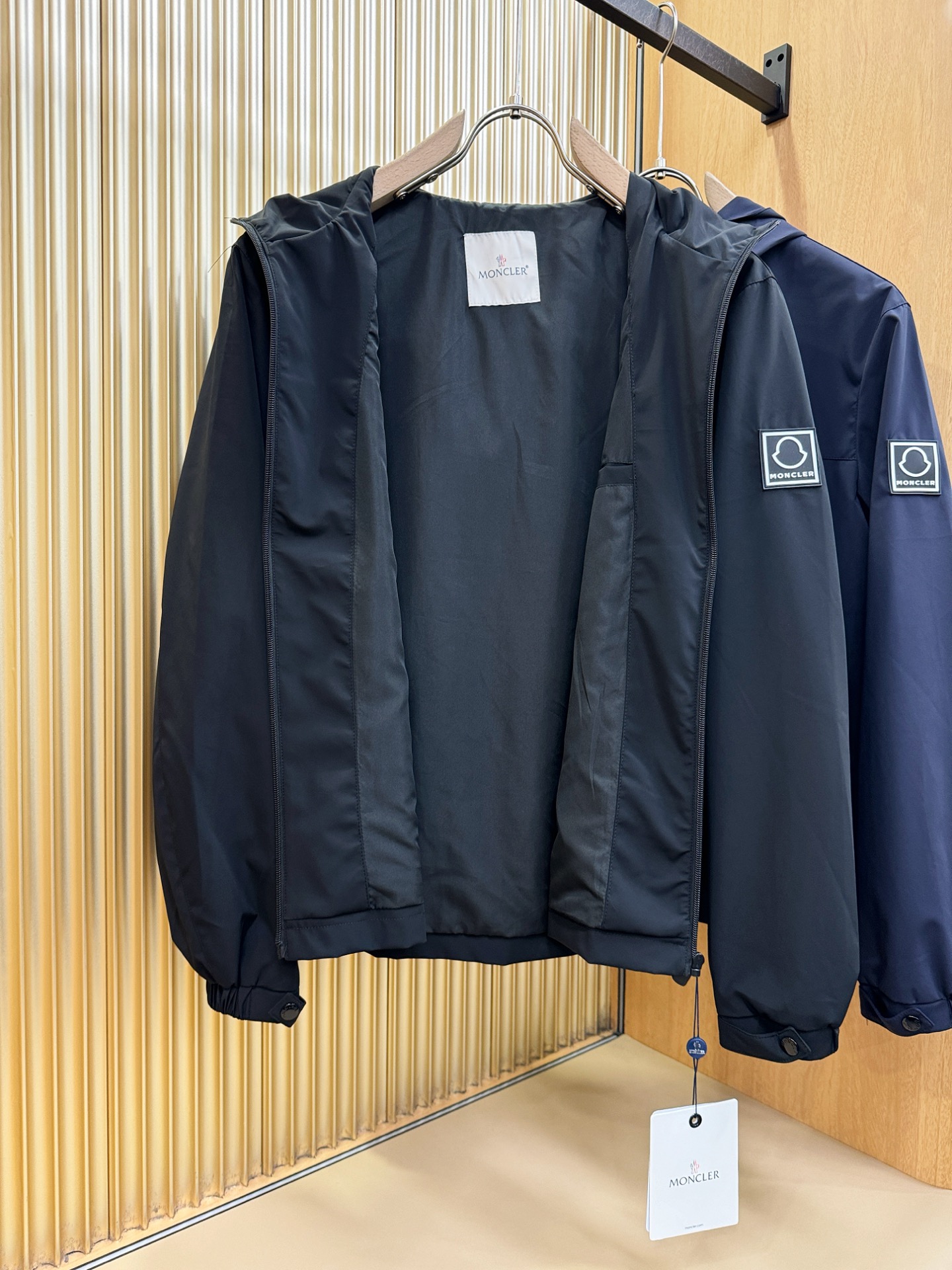 Moncler蒙口 2025秋冬新款夹克外套，原单狠货 意大利进口面料时尚夹克外套。欧洲专柜同步，上身更