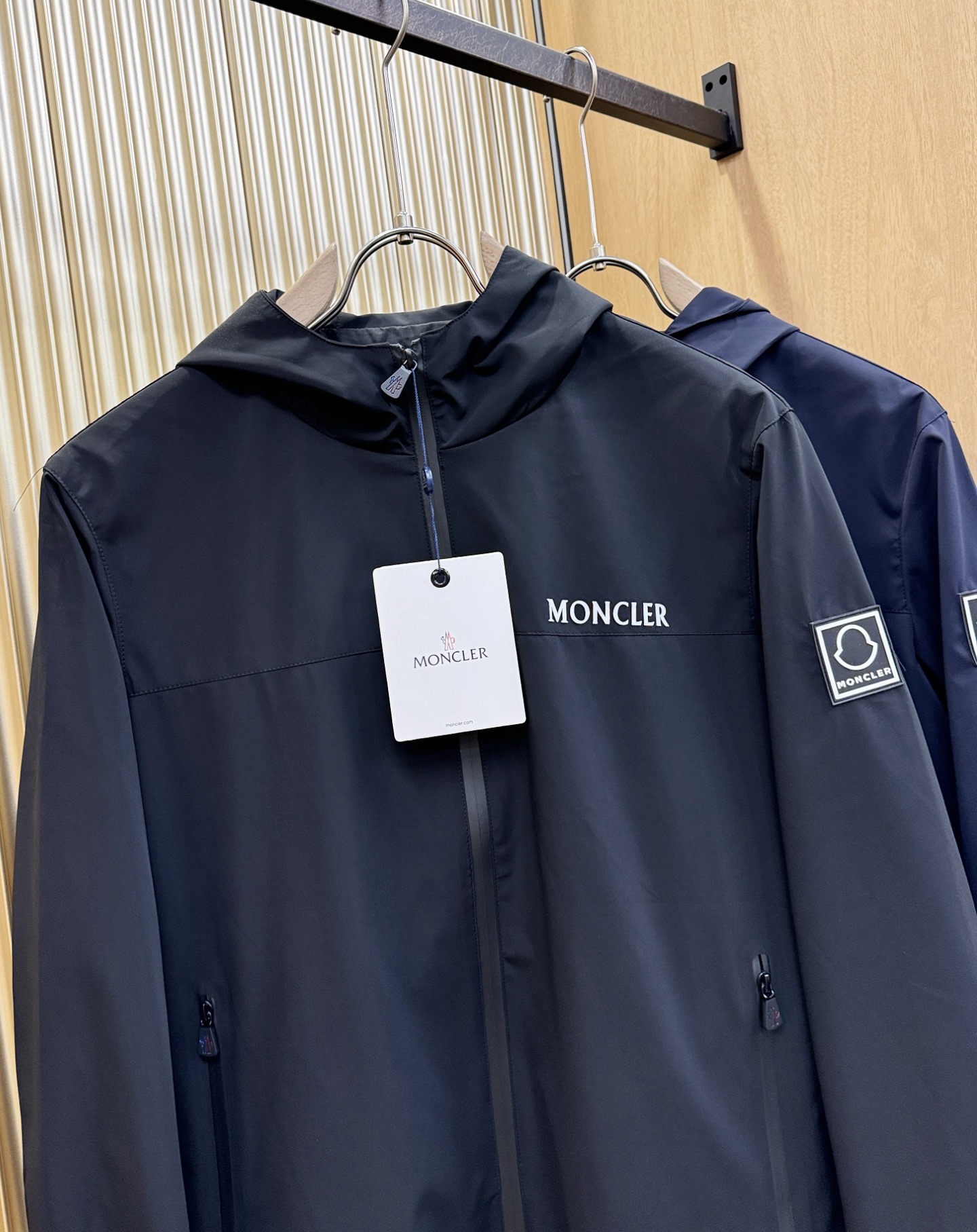 Moncler蒙口 2025秋冬新款夹克外套，原单狠货 意大利进口面料时尚夹克外套。欧洲专柜同步，上身更