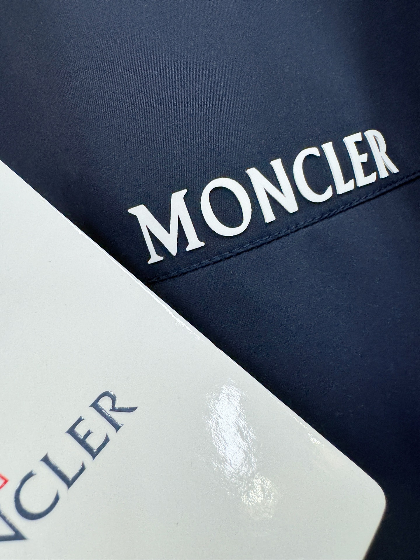 Moncler蒙口 2025秋冬新款夹克外套，原单狠货 意大利进口面料时尚夹克外套。欧洲专柜同步，上身更