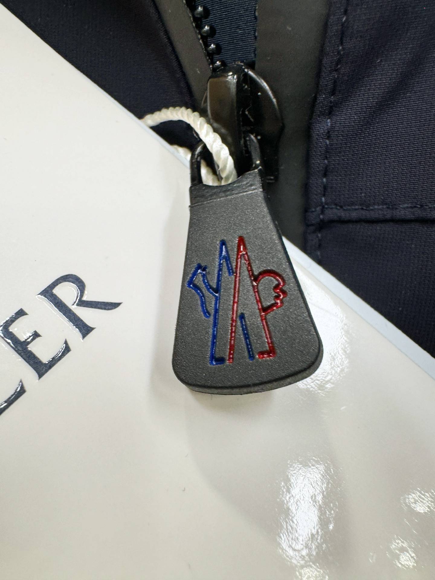 Moncler蒙口 2025秋冬新款夹克外套，原单狠货 意大利进口面料时尚夹克外套。欧洲专柜同步，上身更