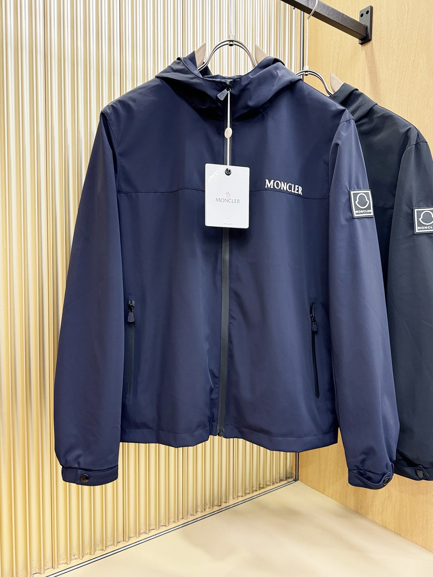 Moncler蒙口 2025秋冬新款夹克外套，原单狠货 意大利进口面料时尚夹克外套。欧洲专柜同步，上身更