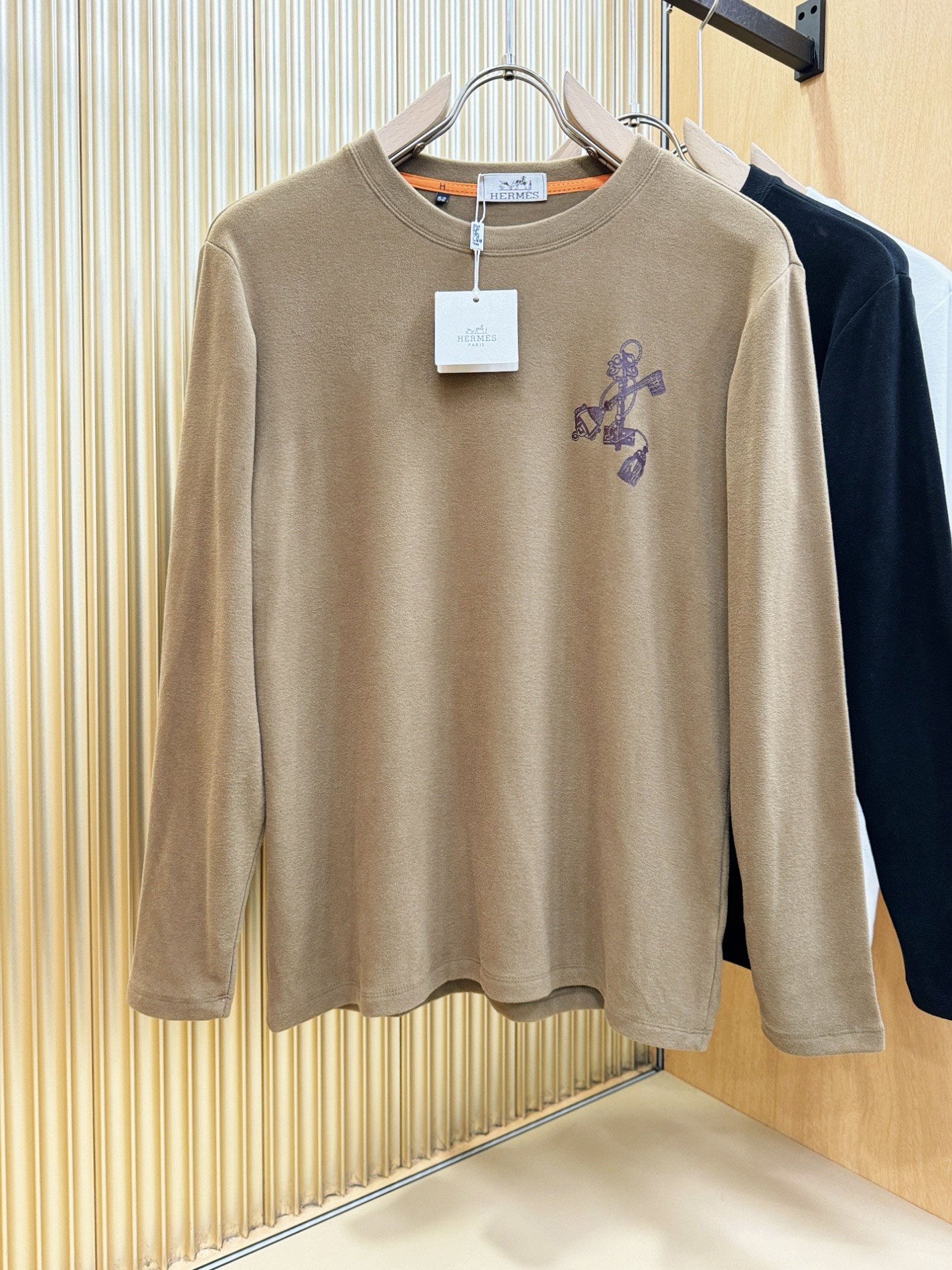 Hermès爱马仕 2025ss秋冬新品 羊绒长袖T恤，经典Logo设计，百搭款 官网同步发售 定制面料