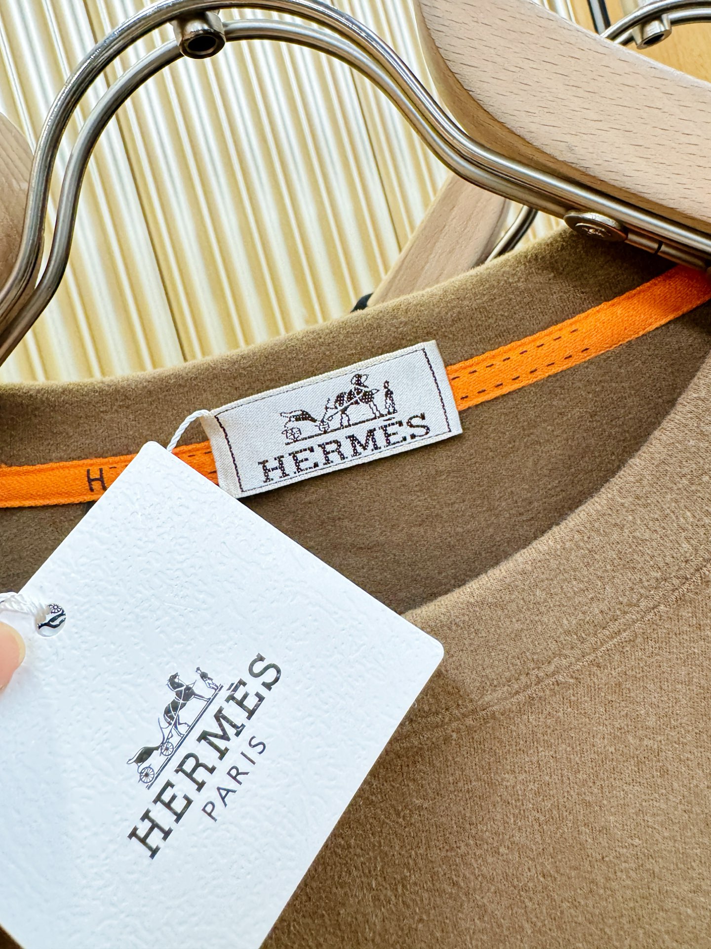 Hermès爱马仕 2025ss秋冬新品 羊绒长袖T恤，经典Logo设计，百搭款 官网同步发售 定制面料