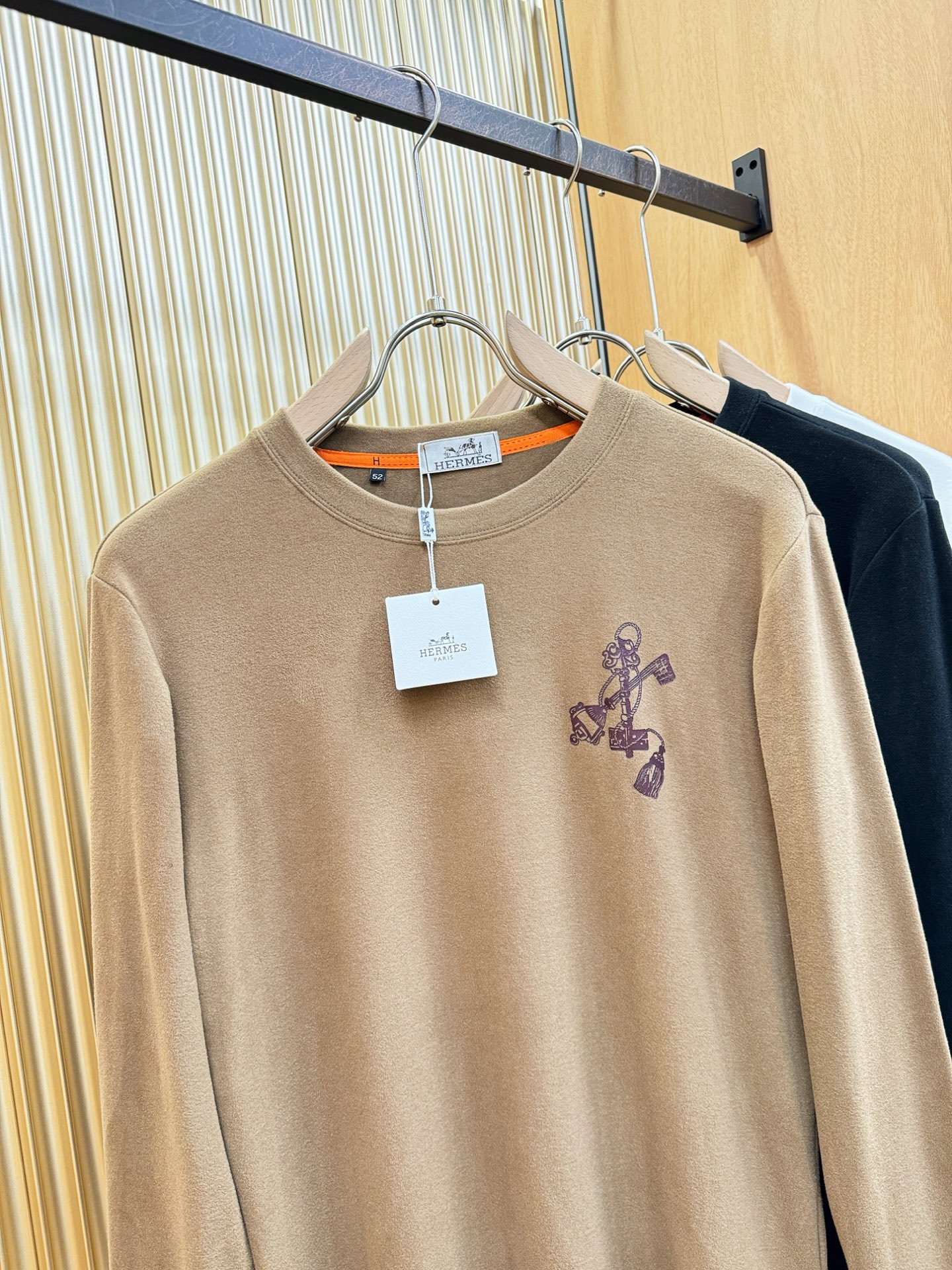 Hermès爱马仕 2025ss秋冬新品 羊绒长袖T恤，经典Logo设计，百搭款 官网同步发售 定制面料