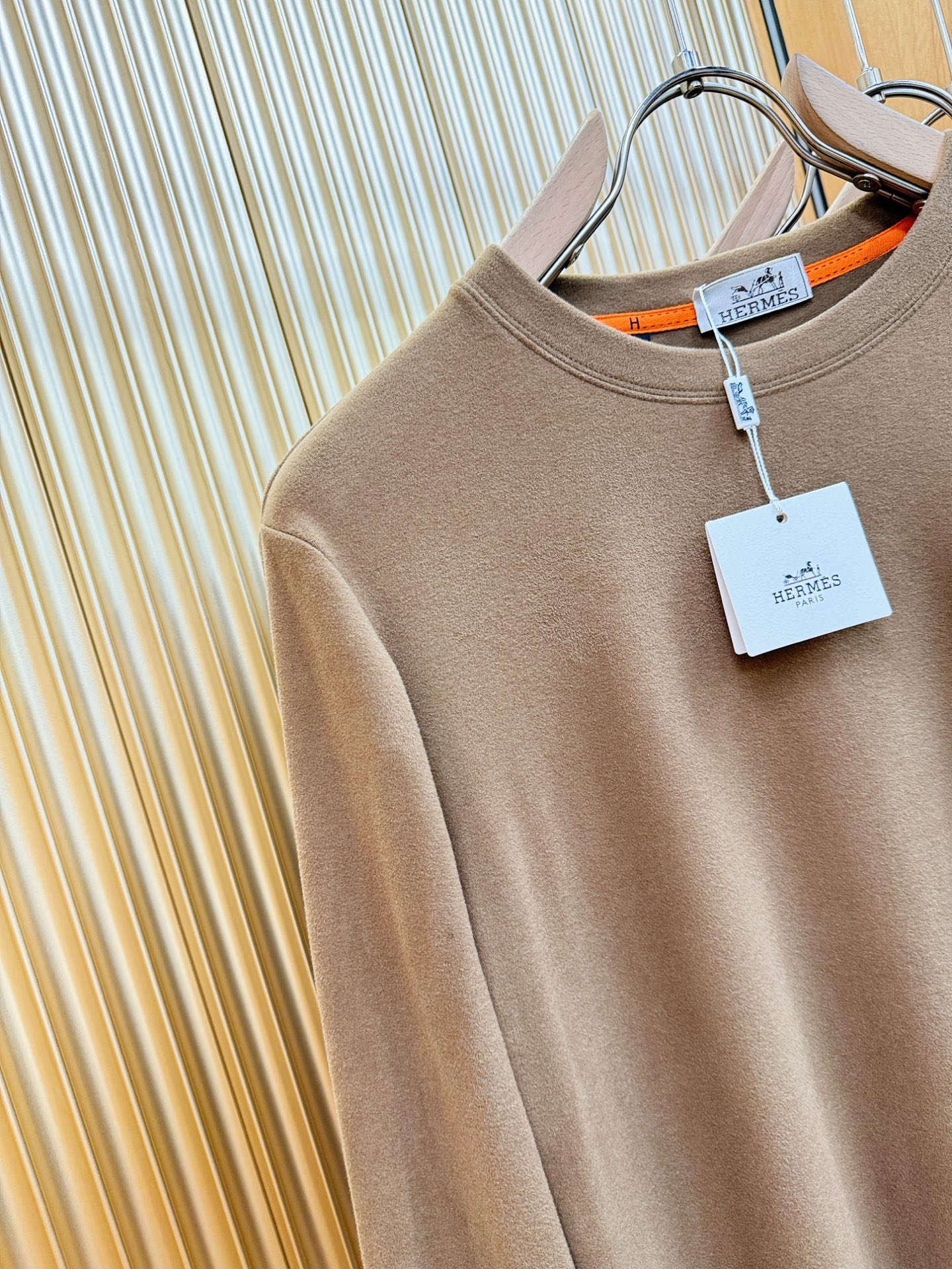 Hermès爱马仕 2025ss秋冬新品 羊绒长袖T恤，经典Logo设计，百搭款 官网同步发售 定制面料