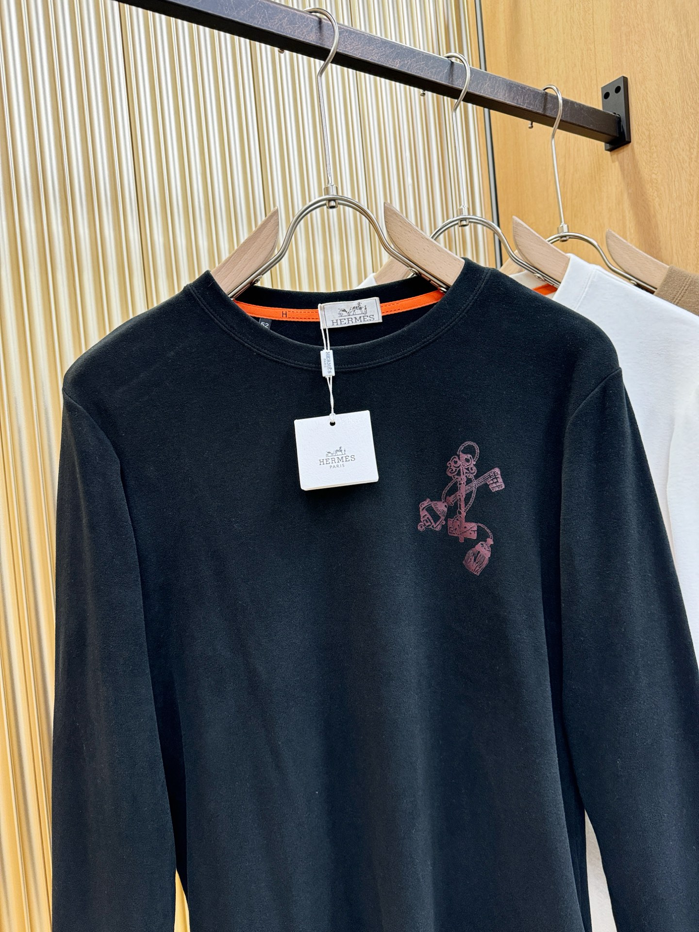 Hermès爱马仕 2025ss秋冬新品 羊绒长袖T恤，经典Logo设计，百搭款 官网同步发售 定制面料