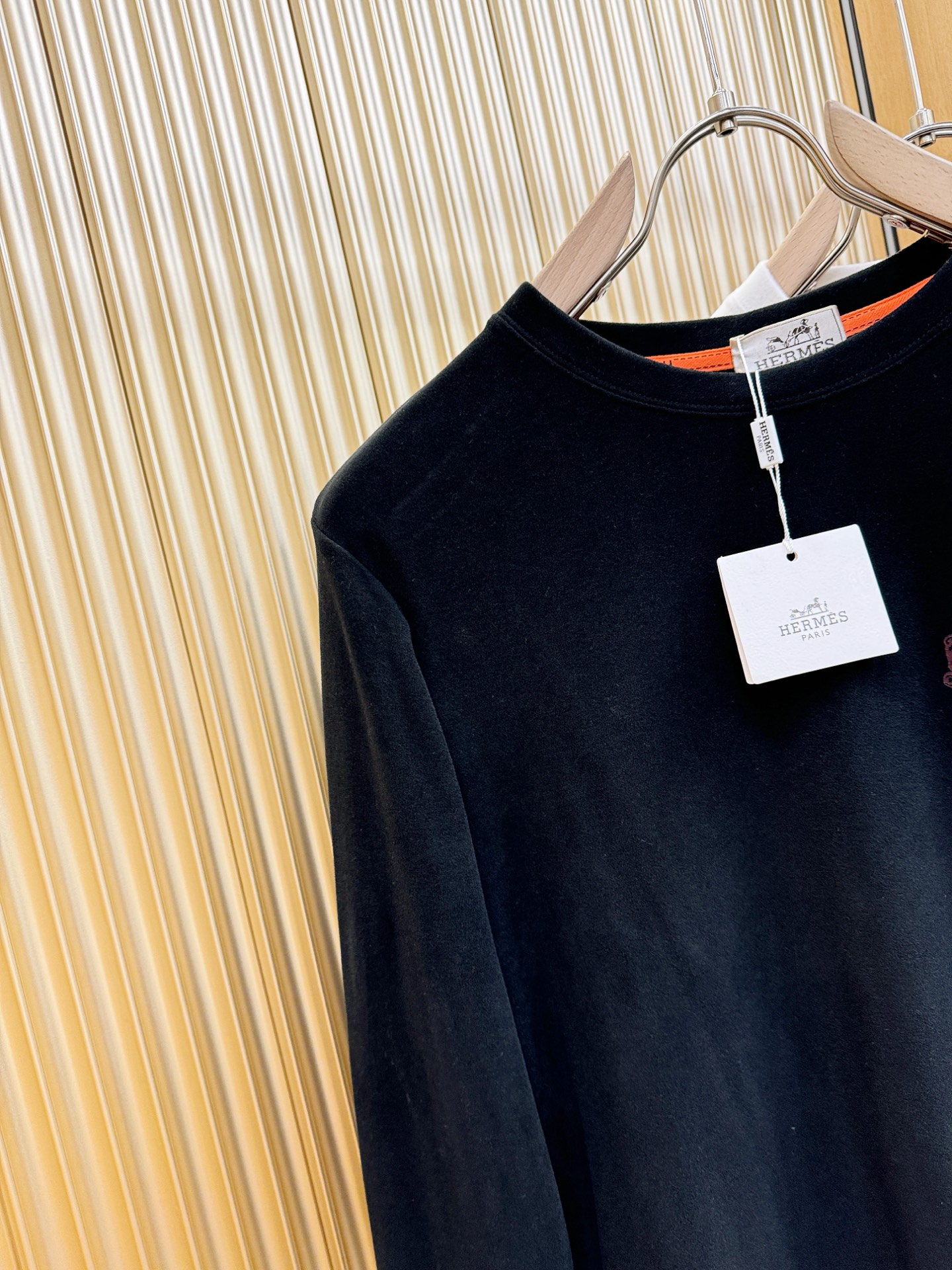 Hermès爱马仕 2025ss秋冬新品 羊绒长袖T恤，经典Logo设计，百搭款 官网同步发售 定制面料