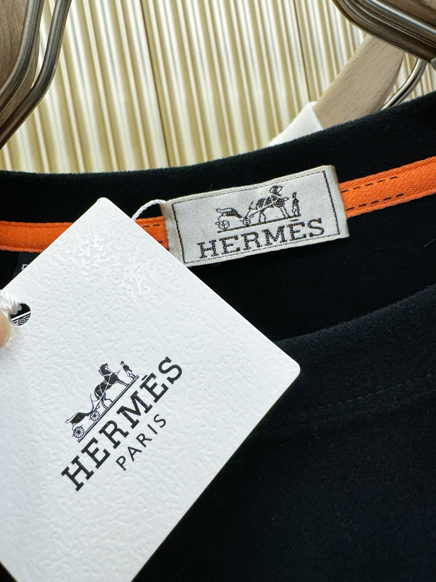 Hermès爱马仕 2025ss秋冬新品 羊绒长袖T恤，经典Logo设计，百搭款 官网同步发售 定制面料