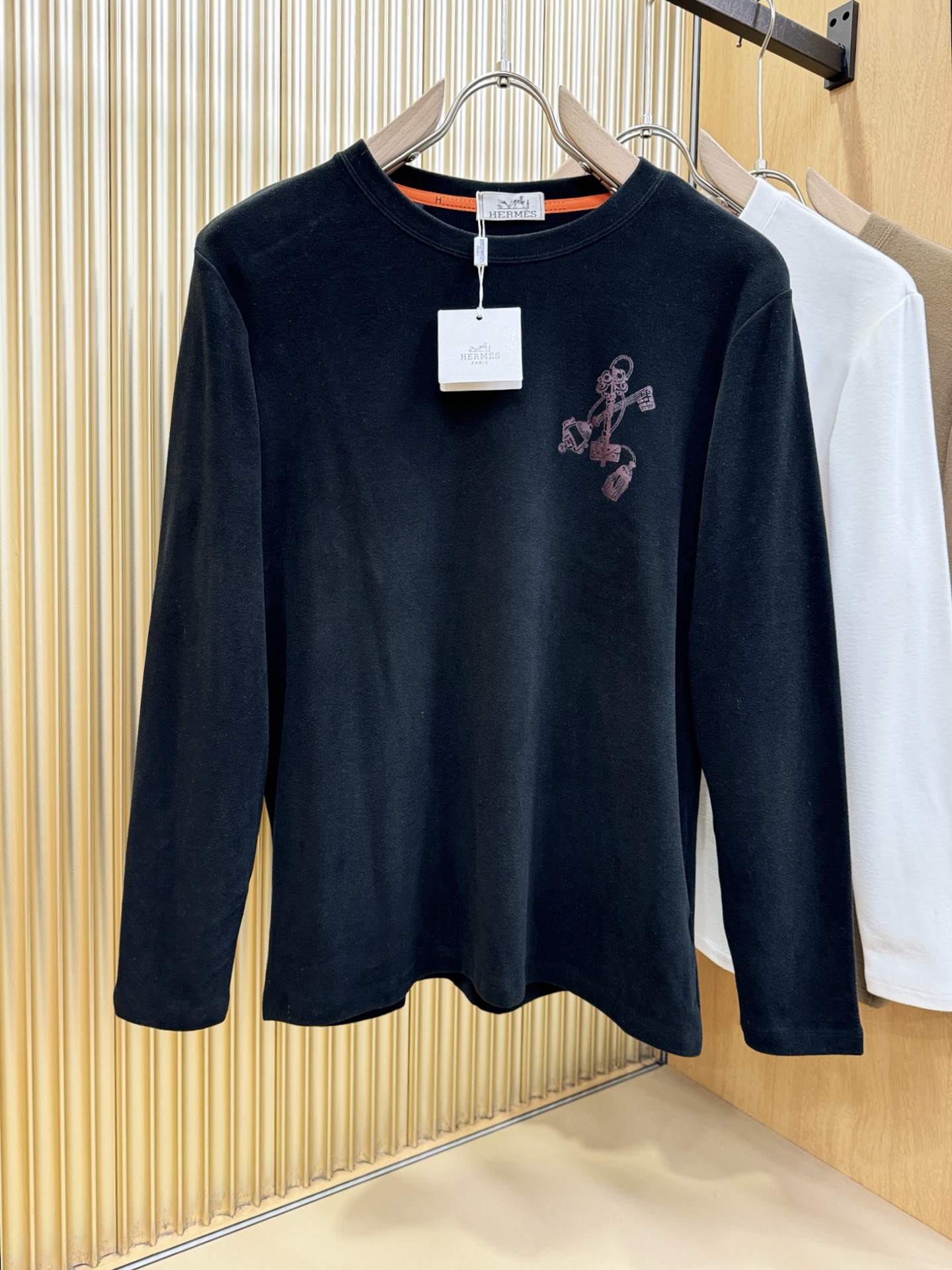 Hermès爱马仕 2025ss秋冬新品 羊绒长袖T恤，经典Logo设计，百搭款 官网同步发售 定制面料
