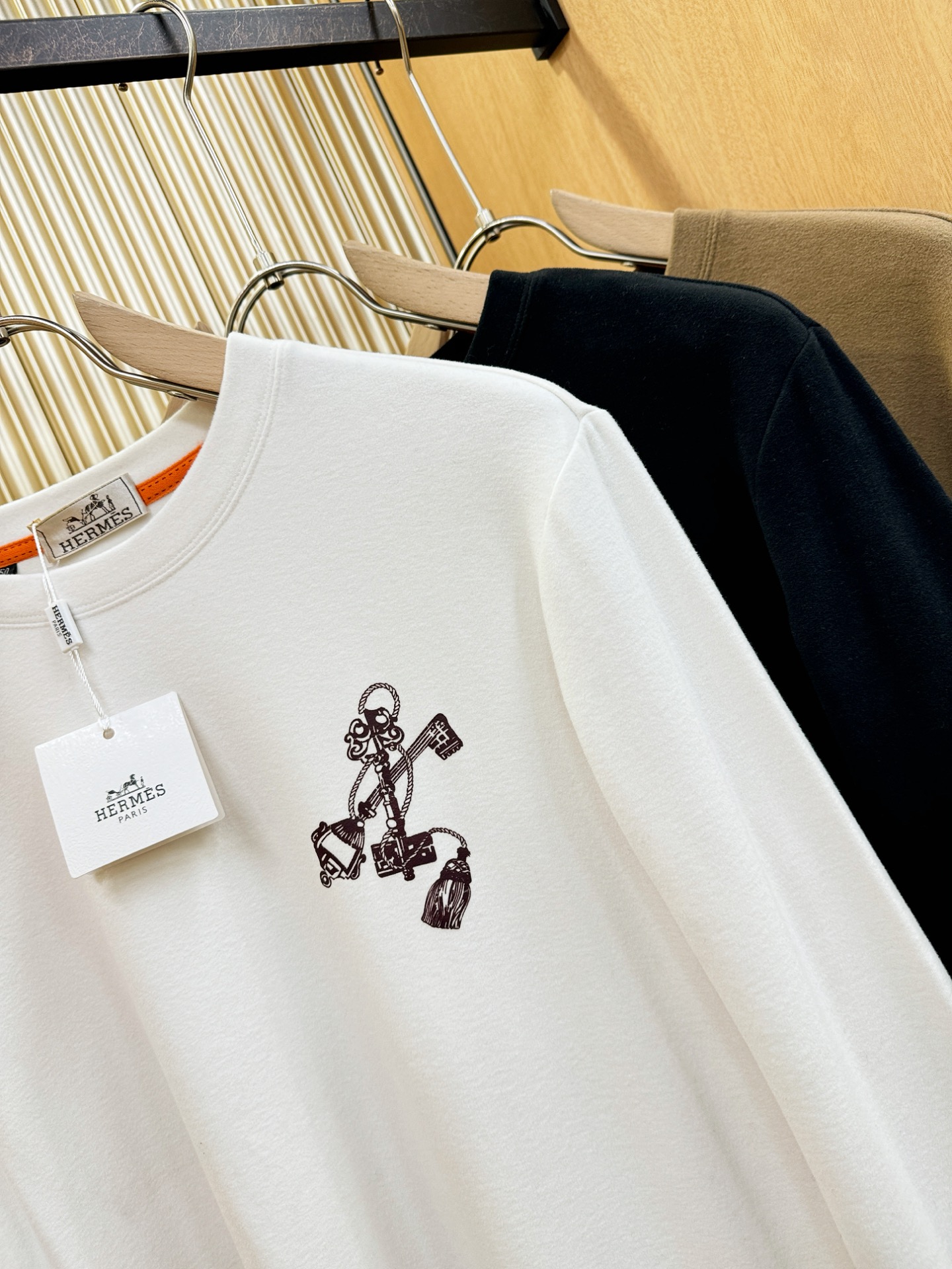 Hermès爱马仕 2025ss秋冬新品 羊绒长袖T恤，经典Logo设计，百搭款 官网同步发售 定制面料