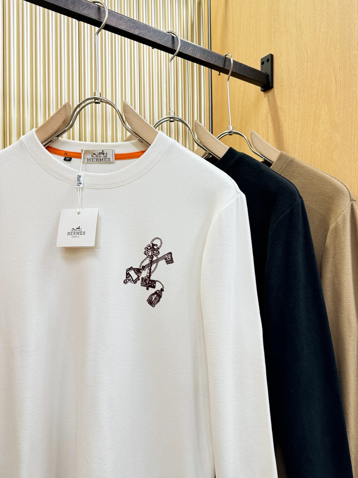 Hermès爱马仕 2025ss秋冬新品 羊绒长袖T恤，经典Logo设计，百搭款 官网同步发售 定制面料