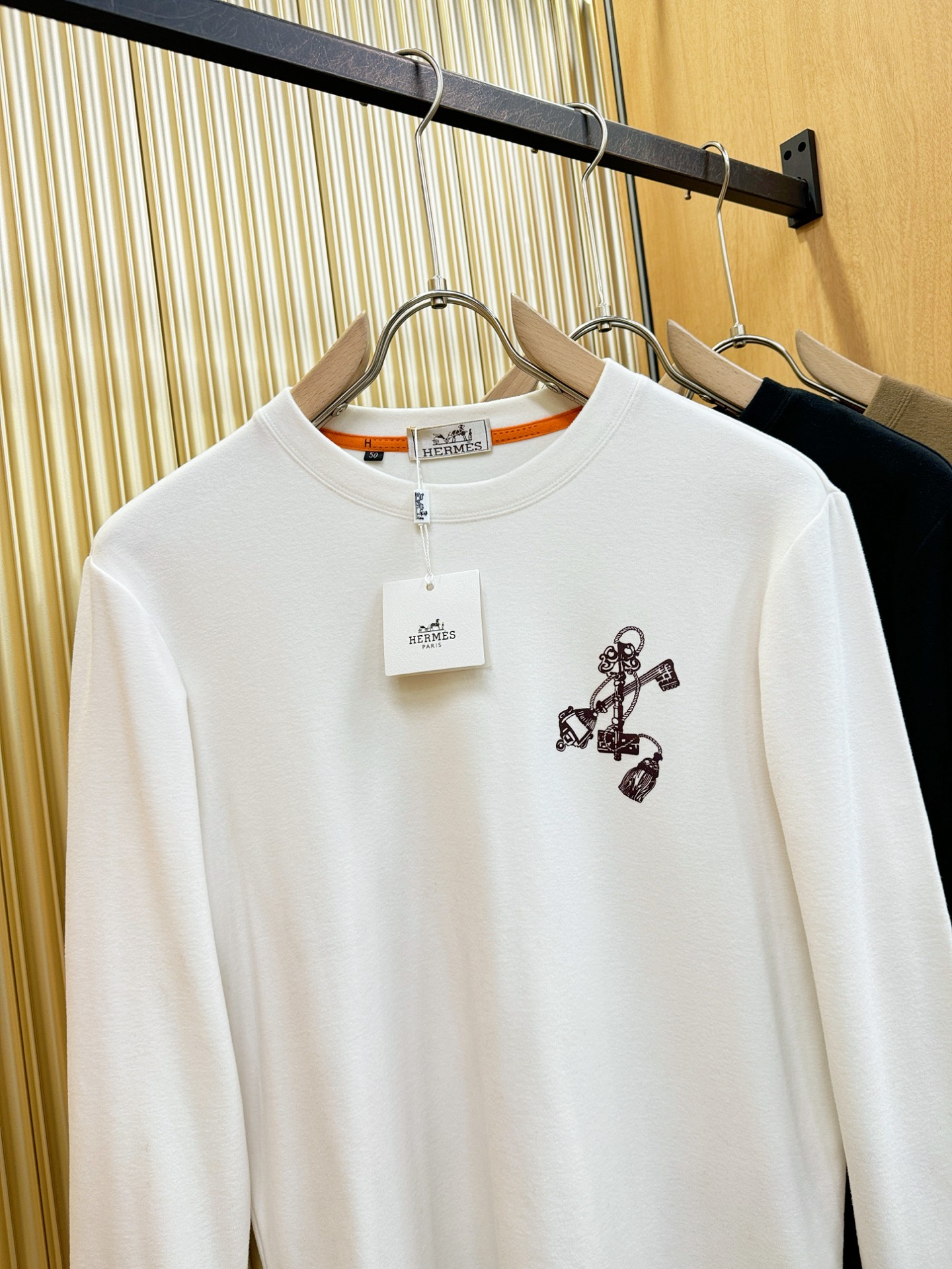 Hermès爱马仕 2025ss秋冬新品 羊绒长袖T恤，经典Logo设计，百搭款 官网同步发售 定制面料