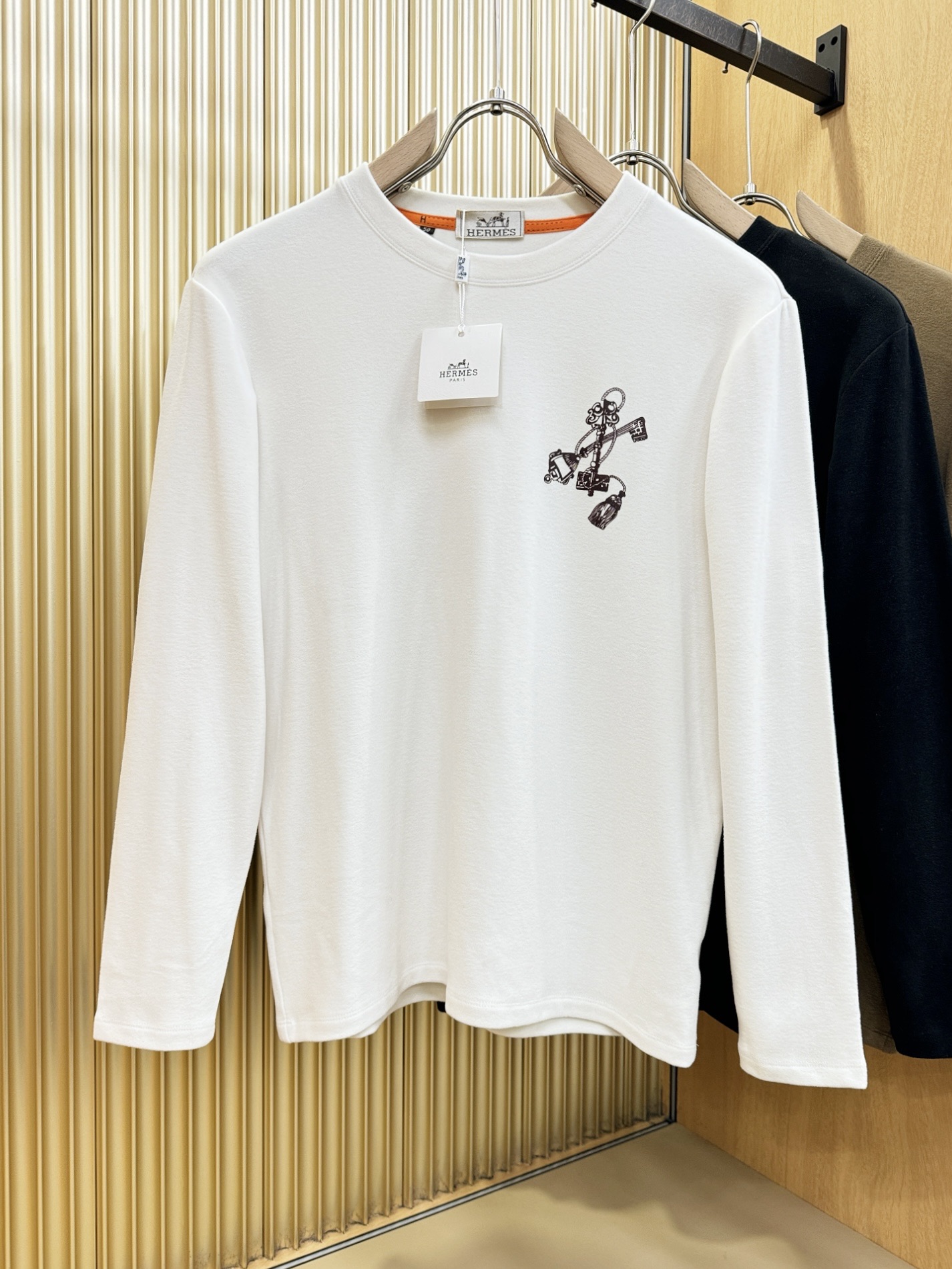 Hermès爱马仕 2025ss秋冬新品 羊绒长袖T恤，经典Logo设计，百搭款 官网同步发售 定制面料
