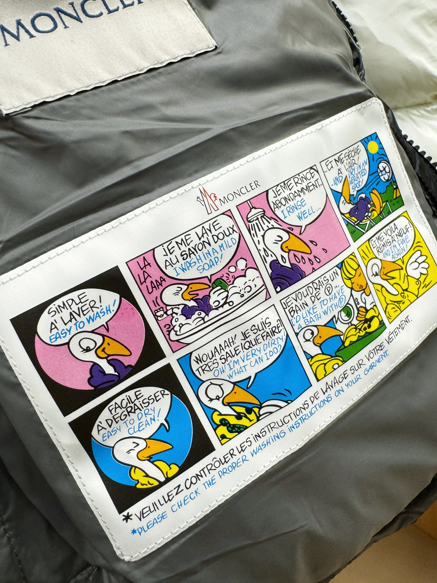 爆款羽绒服 2025新品 Moncler蒙口 新款羽绒马甲 秀场新品，品相非常完美，专柜高科技防水面料，