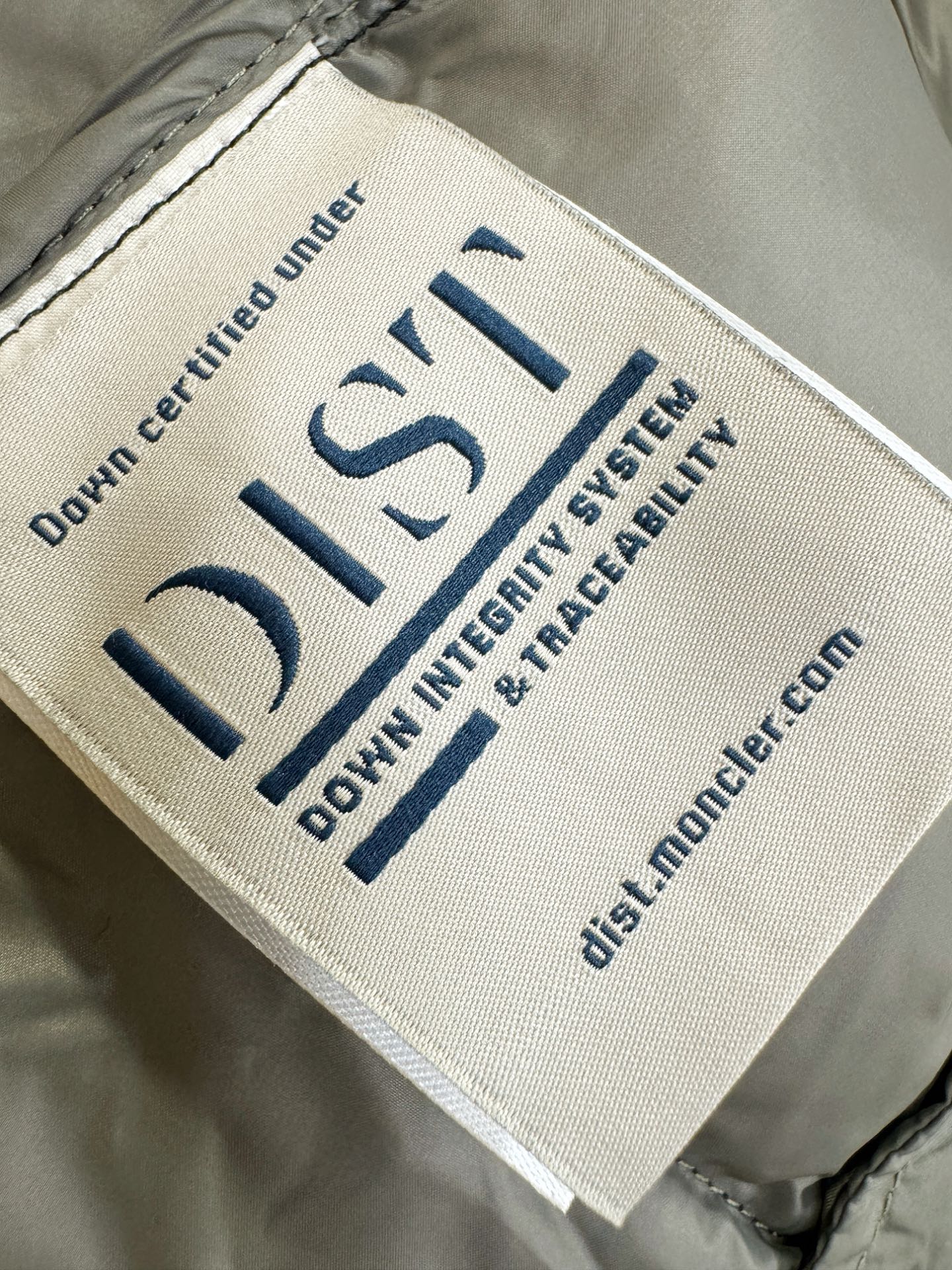 爆款羽绒服 2025新品 Moncler蒙口 新款羽绒马甲 秀场新品，品相非常完美，专柜高科技防水面料，