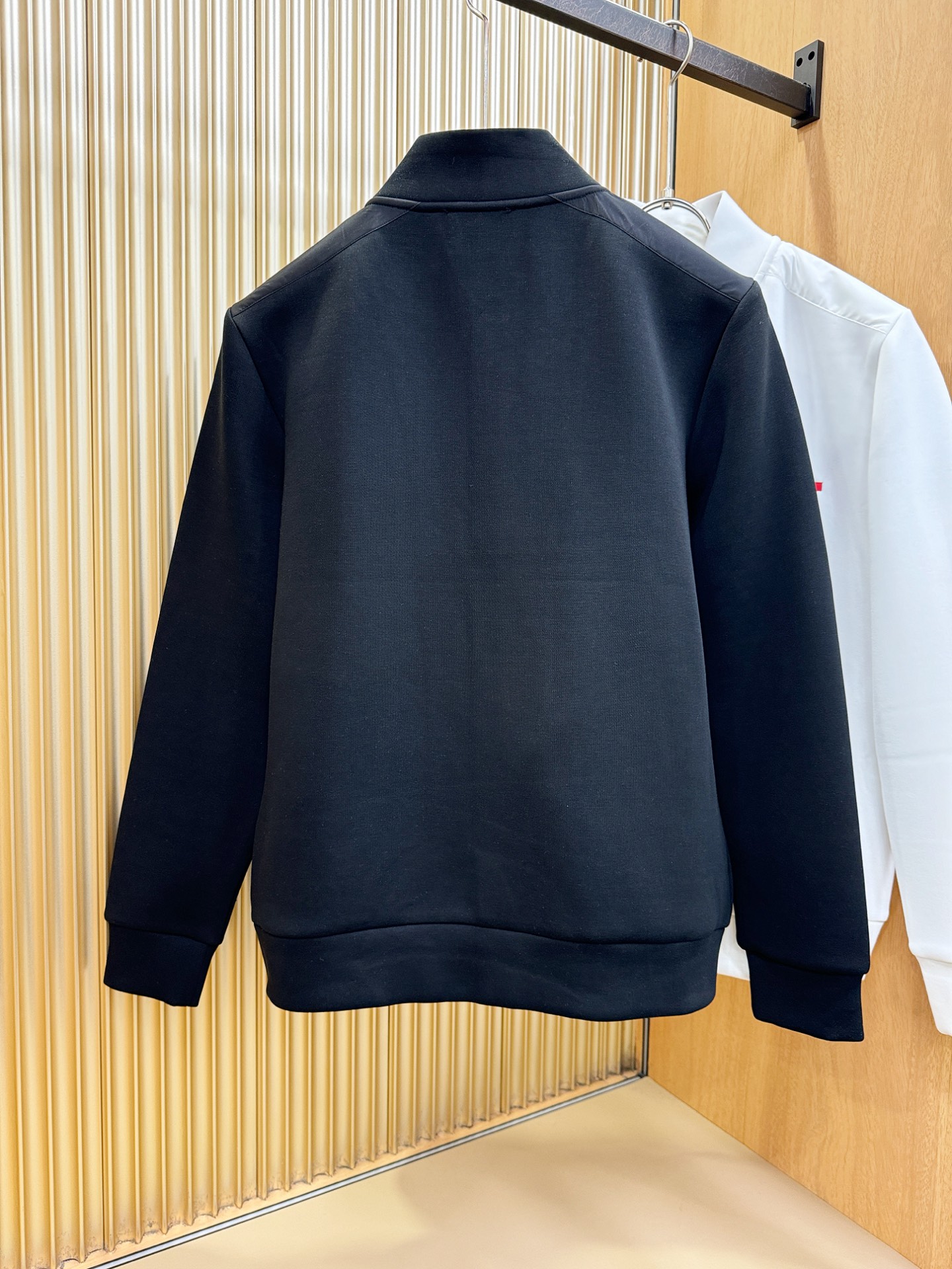 PRADA 普拉达 2025秋冬新款外套开衫，原单狠货 开衫。欧洲专柜同步，上身更随意大方，专柜原版五金