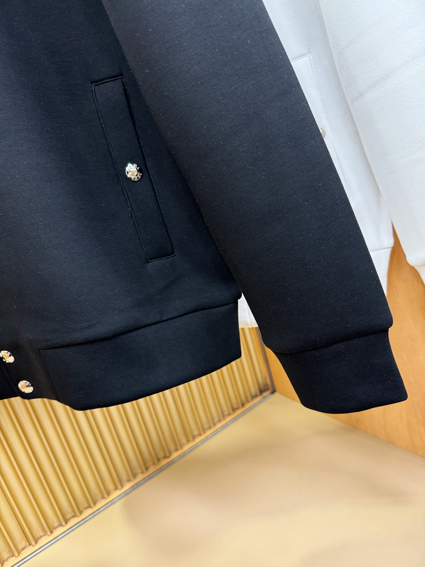 PRADA 普拉达 2025秋冬新款外套开衫，原单狠货 开衫。欧洲专柜同步，上身更随意大方，专柜原版五金