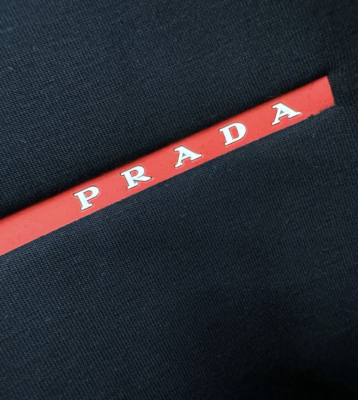 PRADA 普拉达 2025秋冬新款外套开衫，原单狠货 开衫。欧洲专柜同步，上身更随意大方，专柜原版五金