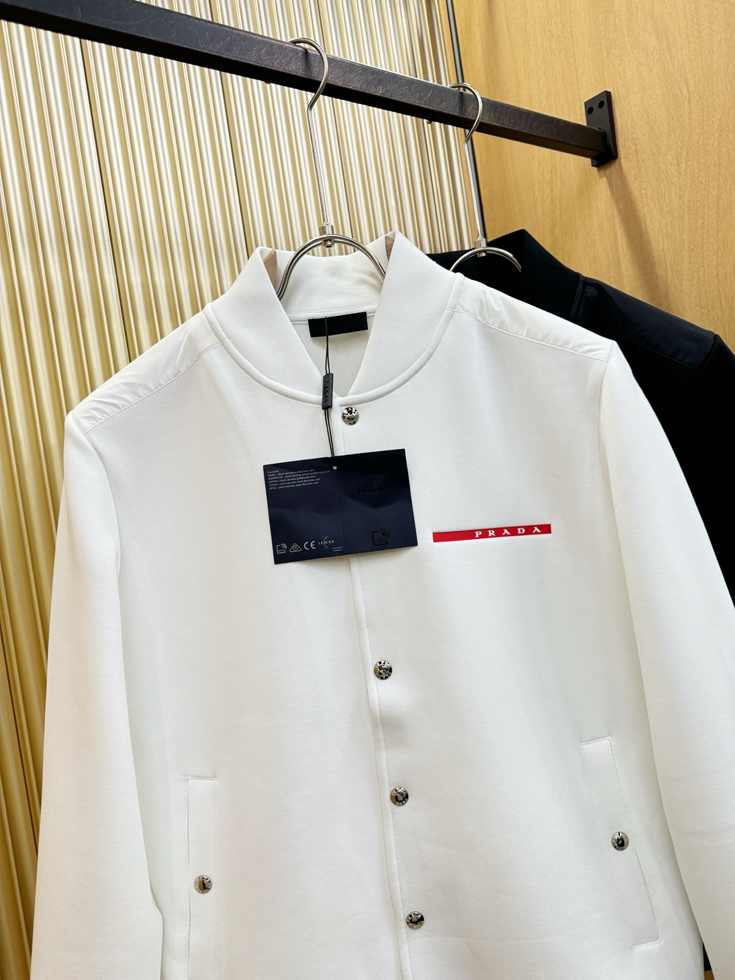 PRADA 普拉达 2025秋冬新款外套开衫，原单狠货 开衫。欧洲专柜同步，上身更随意大方，专柜原版五金