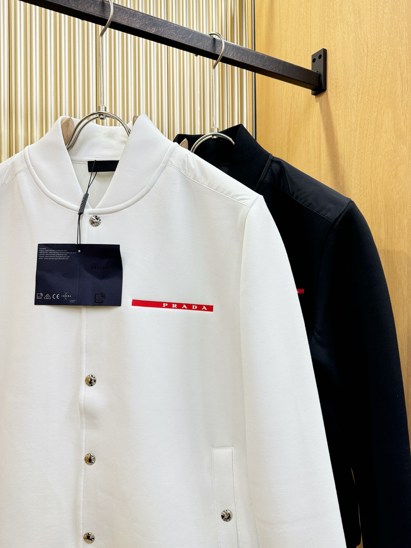 PRADA 普拉达 2025秋冬新款外套开衫，原单狠货 开衫。欧洲专柜同步，上身更随意大方，专柜原版五金