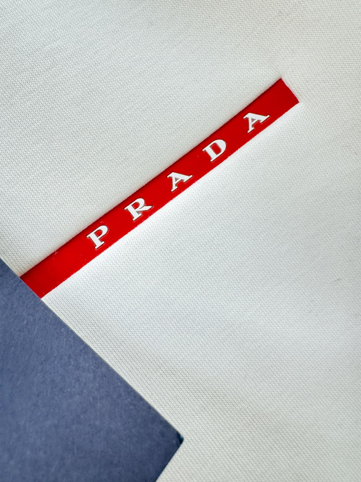 PRADA 普拉达 2025秋冬新款外套开衫，原单狠货 开衫。欧洲专柜同步，上身更随意大方，专柜原版五金