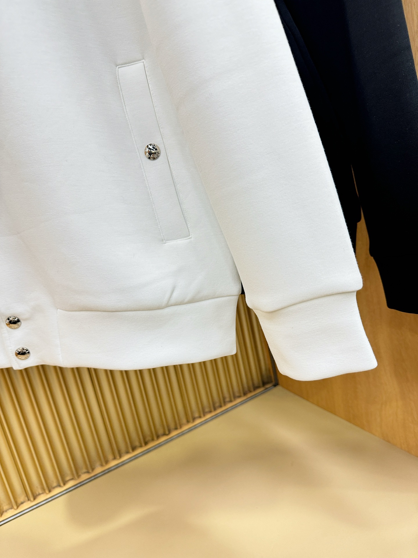 PRADA 普拉达 2025秋冬新款外套开衫，原单狠货 开衫。欧洲专柜同步，上身更随意大方，专柜原版五金