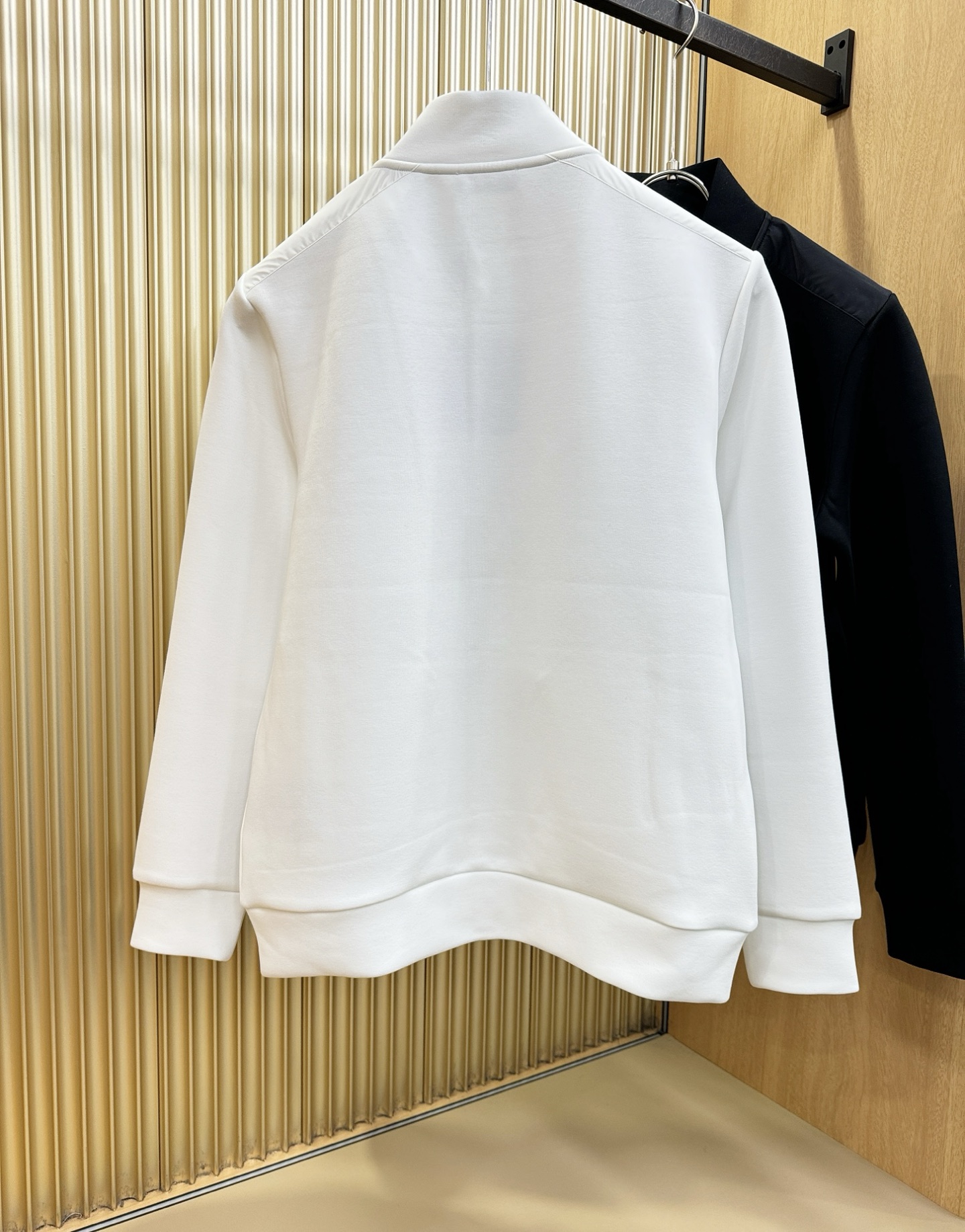 PRADA 普拉达 2025秋冬新款外套开衫，原单狠货 开衫。欧洲专柜同步，上身更随意大方，专柜原版五金